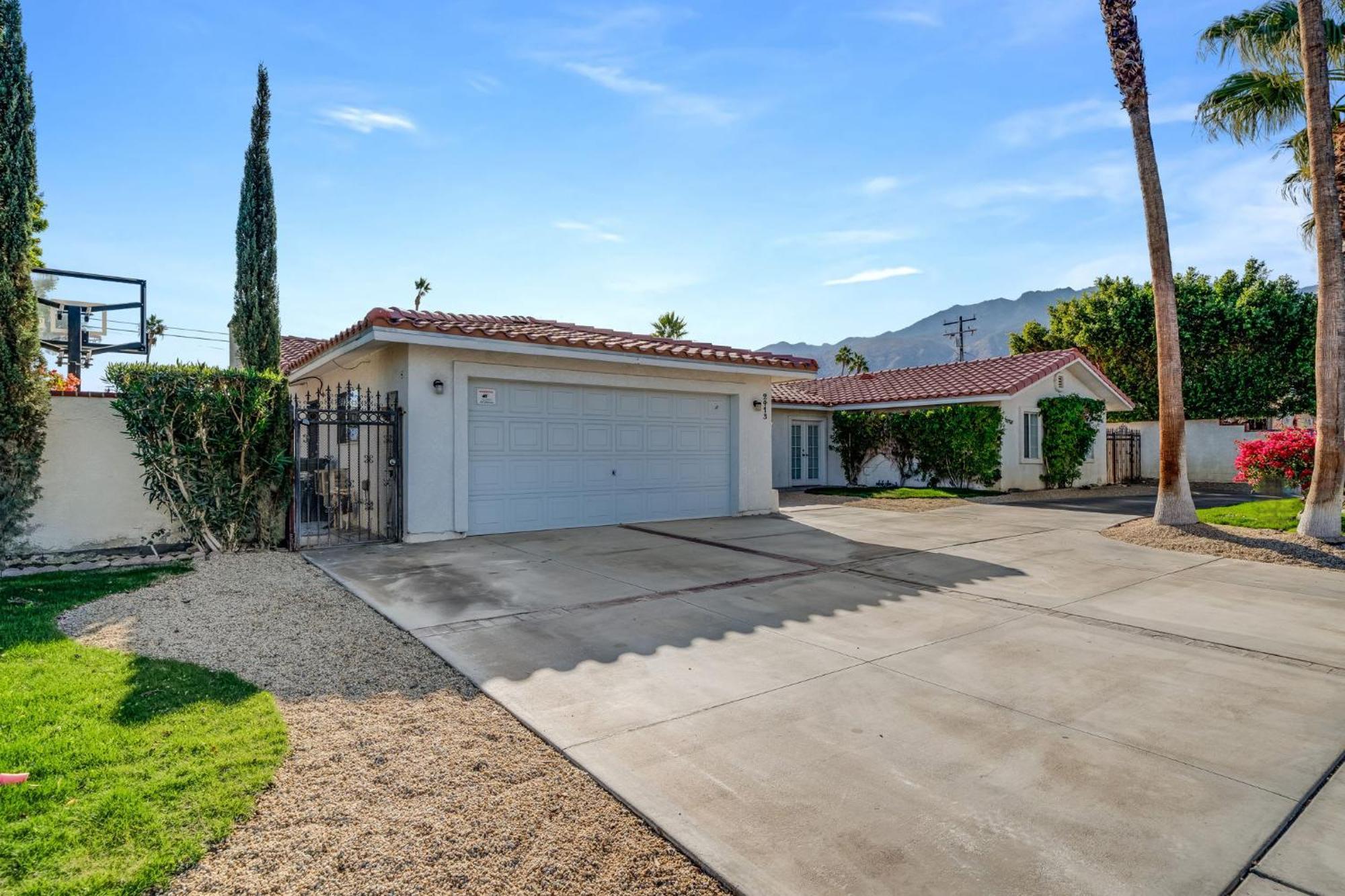 Holiday home Navigate Hoops And Hues Hideaway Palm Springs