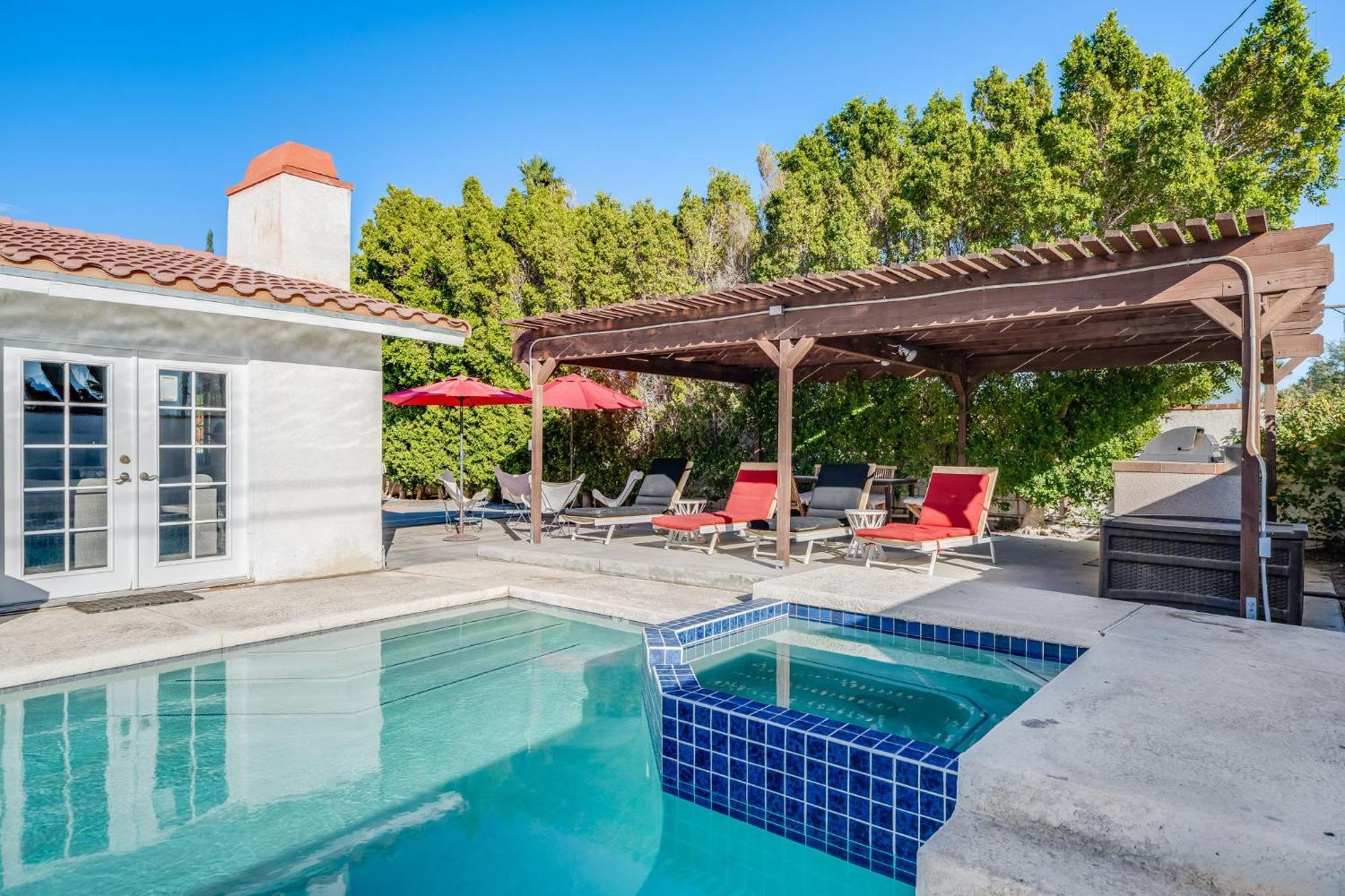 Navigate Hoops And Hues Hideaway Holiday home *