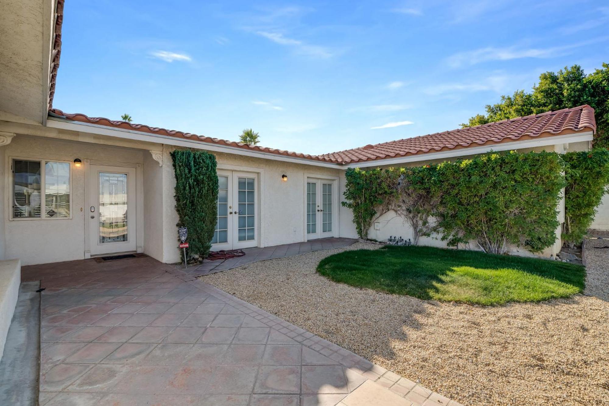 Navigate Hoops And Hues Hideaway Holiday home Palm Springs