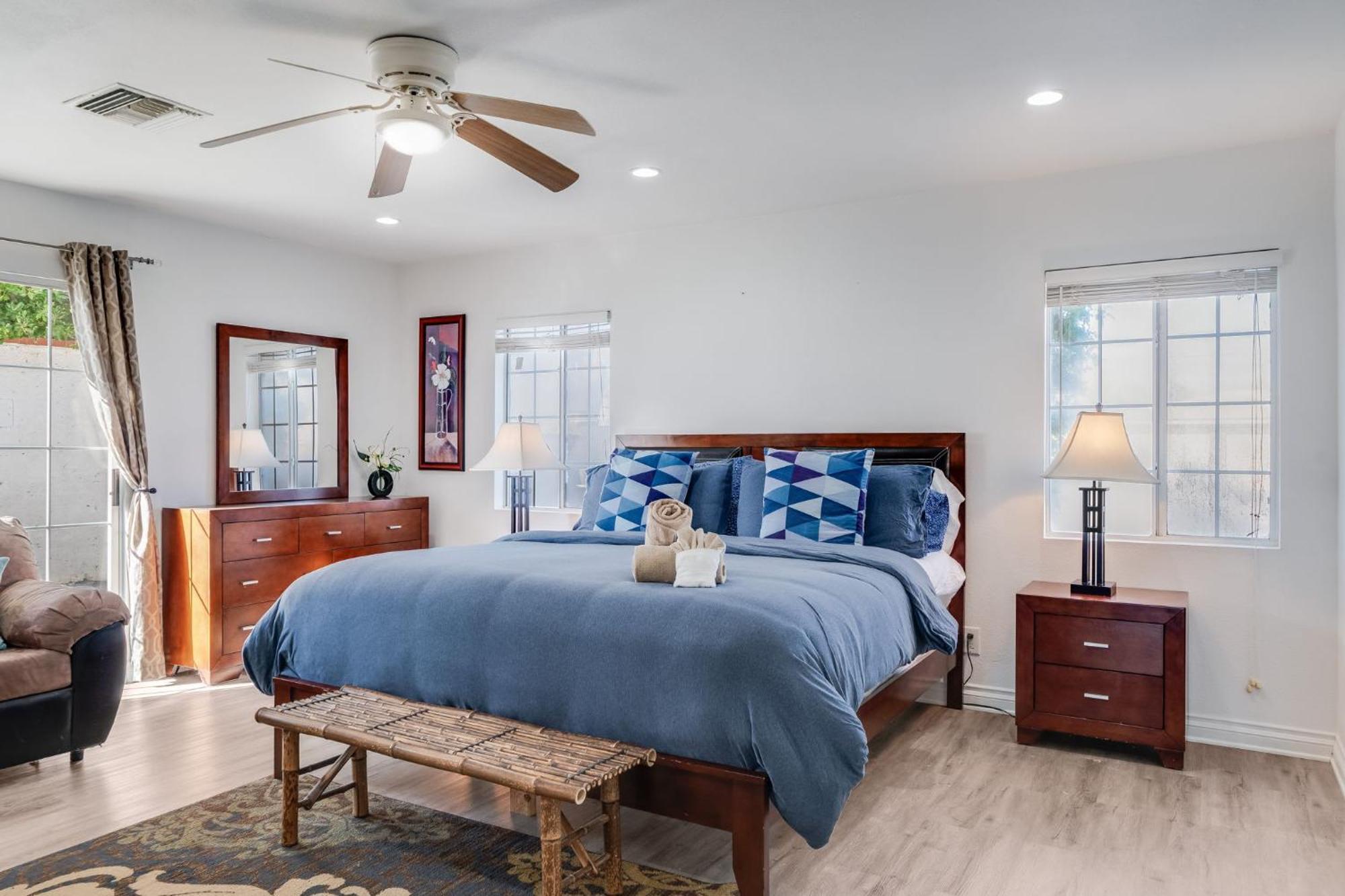Navigate Hoops And Hues Hideaway Holiday home Palm Springs
