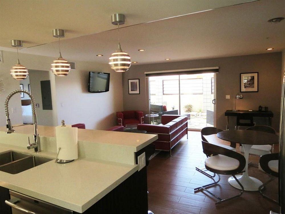 Random Haus Hotel 4*