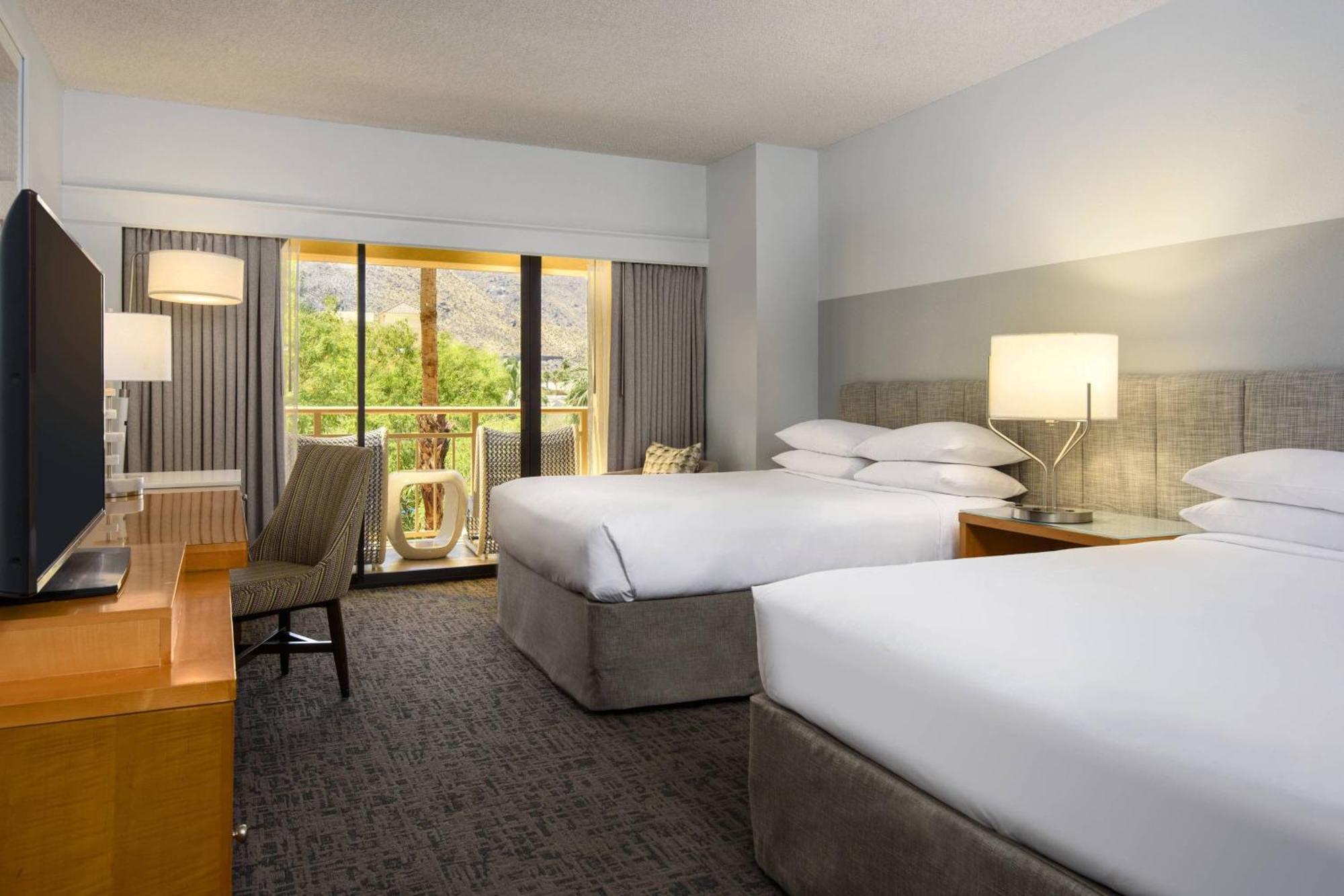 Renaissance Hotel 4*