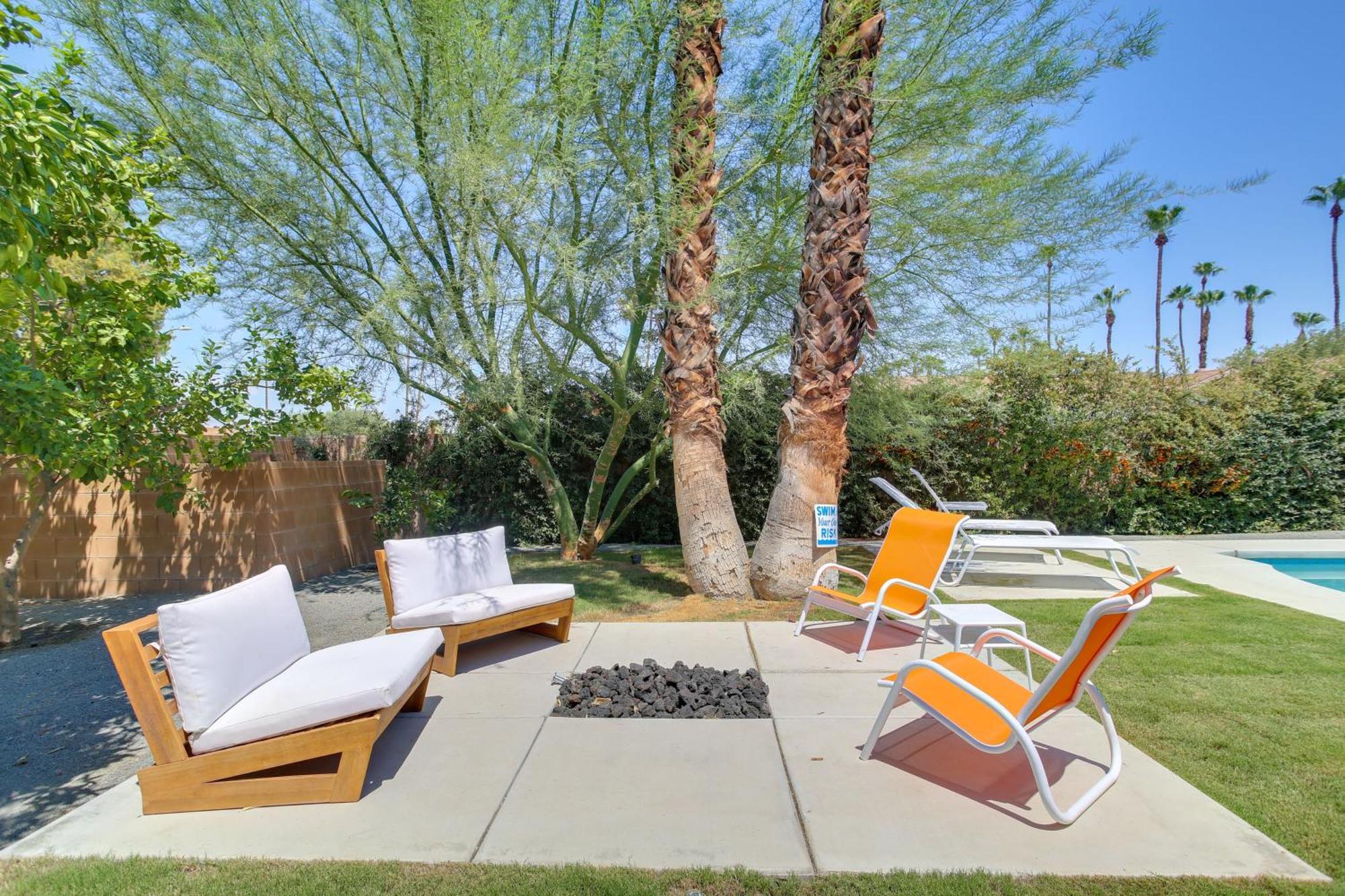 Funky Paradise Near Golf Courses Holiday home