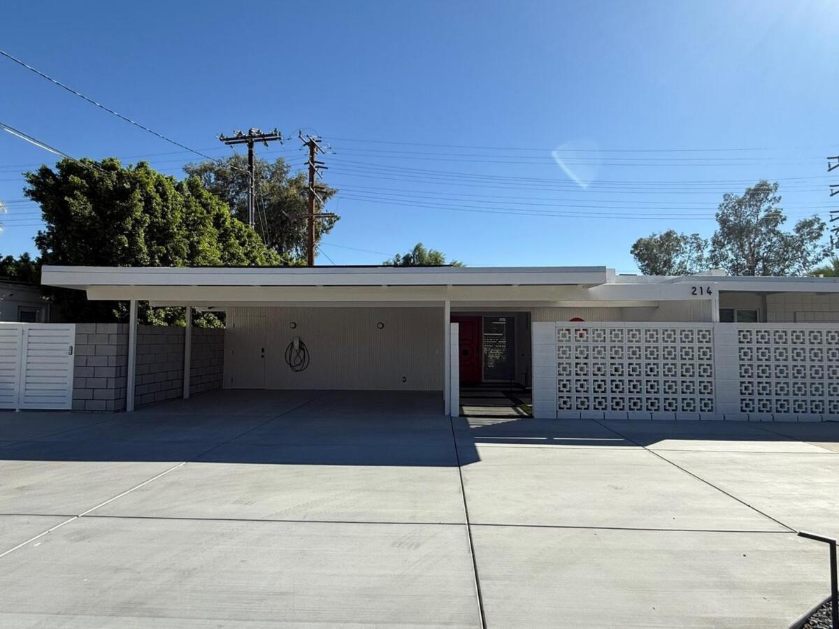 Aerhaus - Mid-century Oasis *