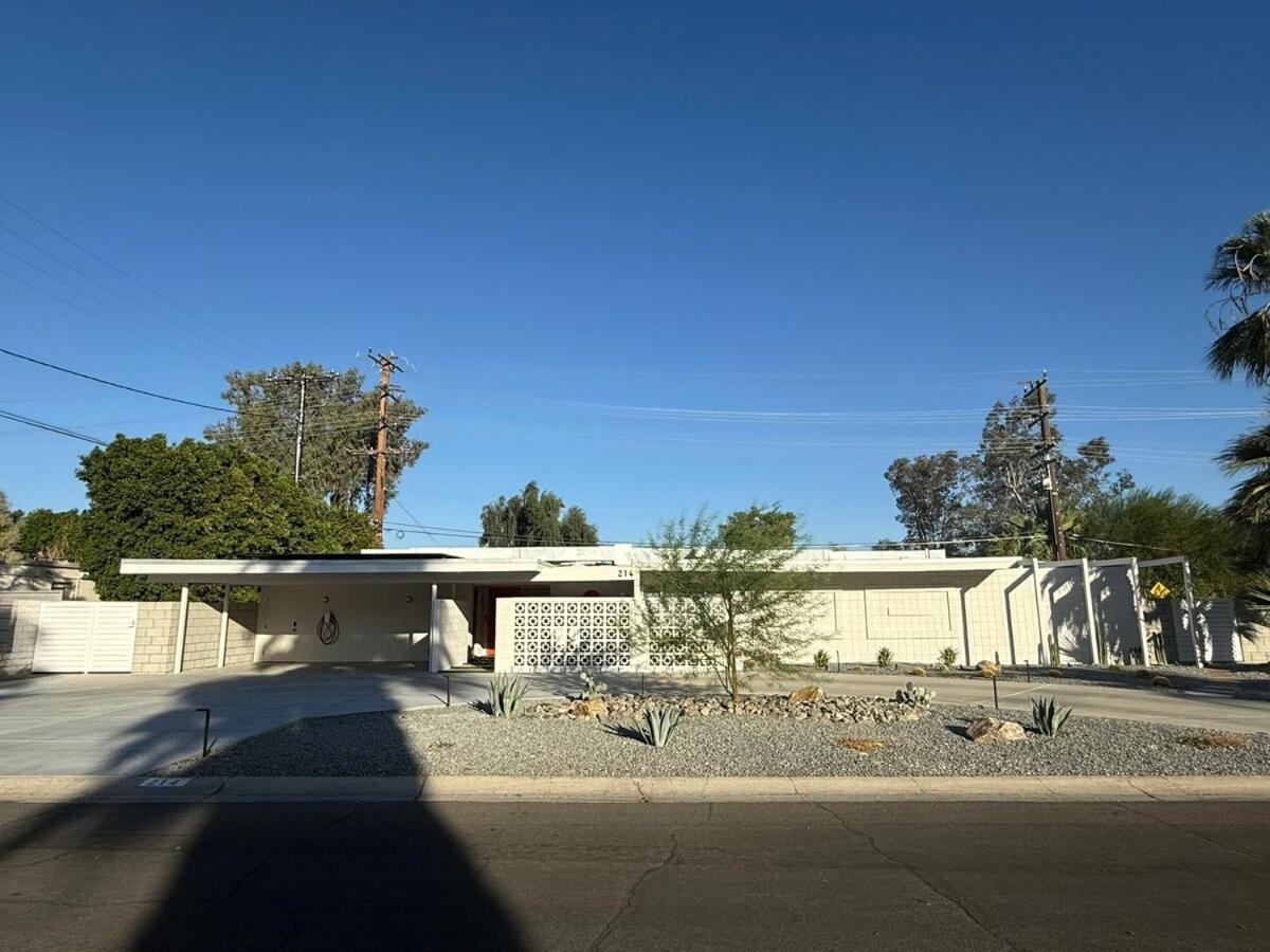 Villa Aerhaus - Mid-century Oasis