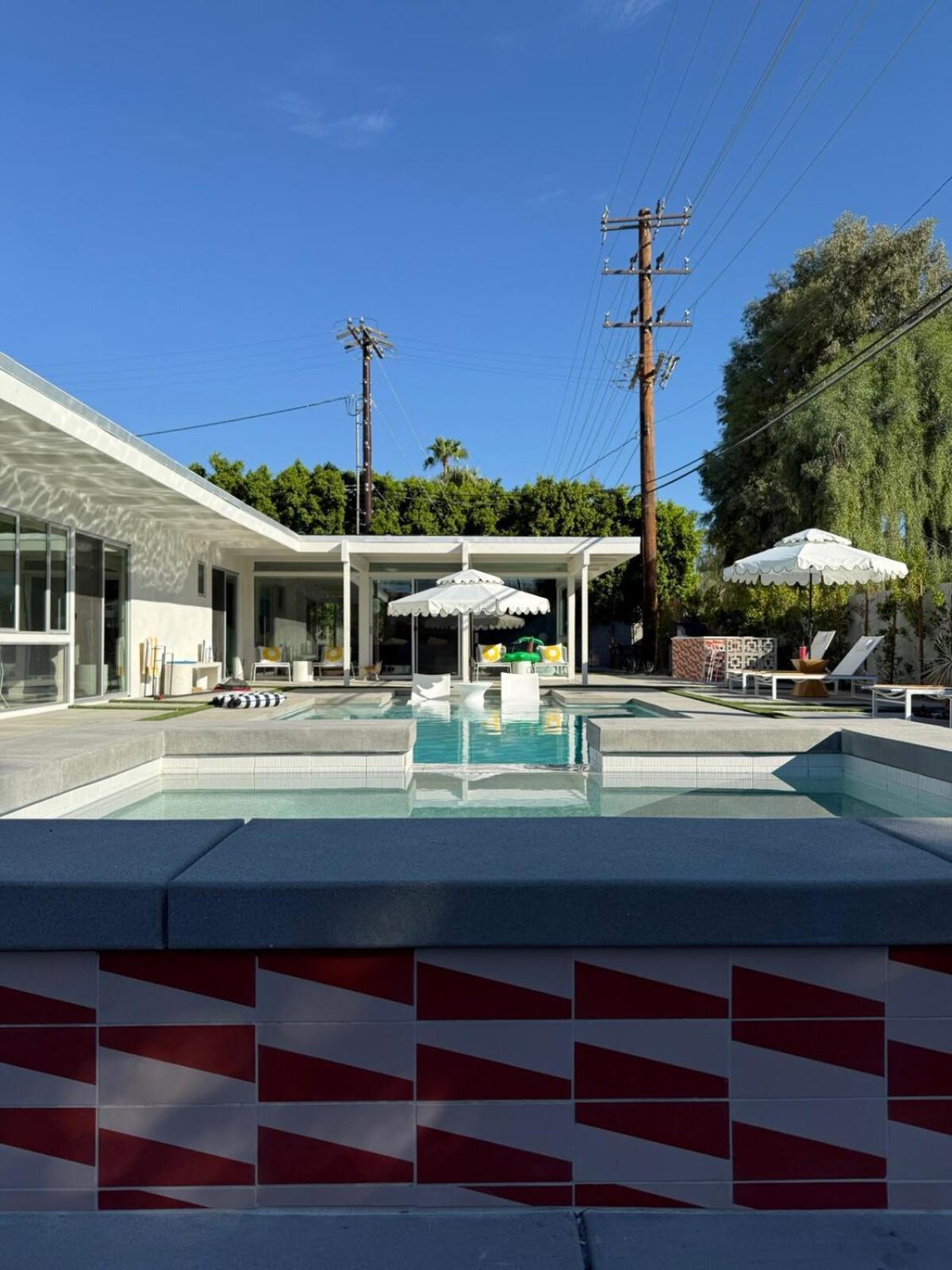 Aerhaus - Mid-century Oasis