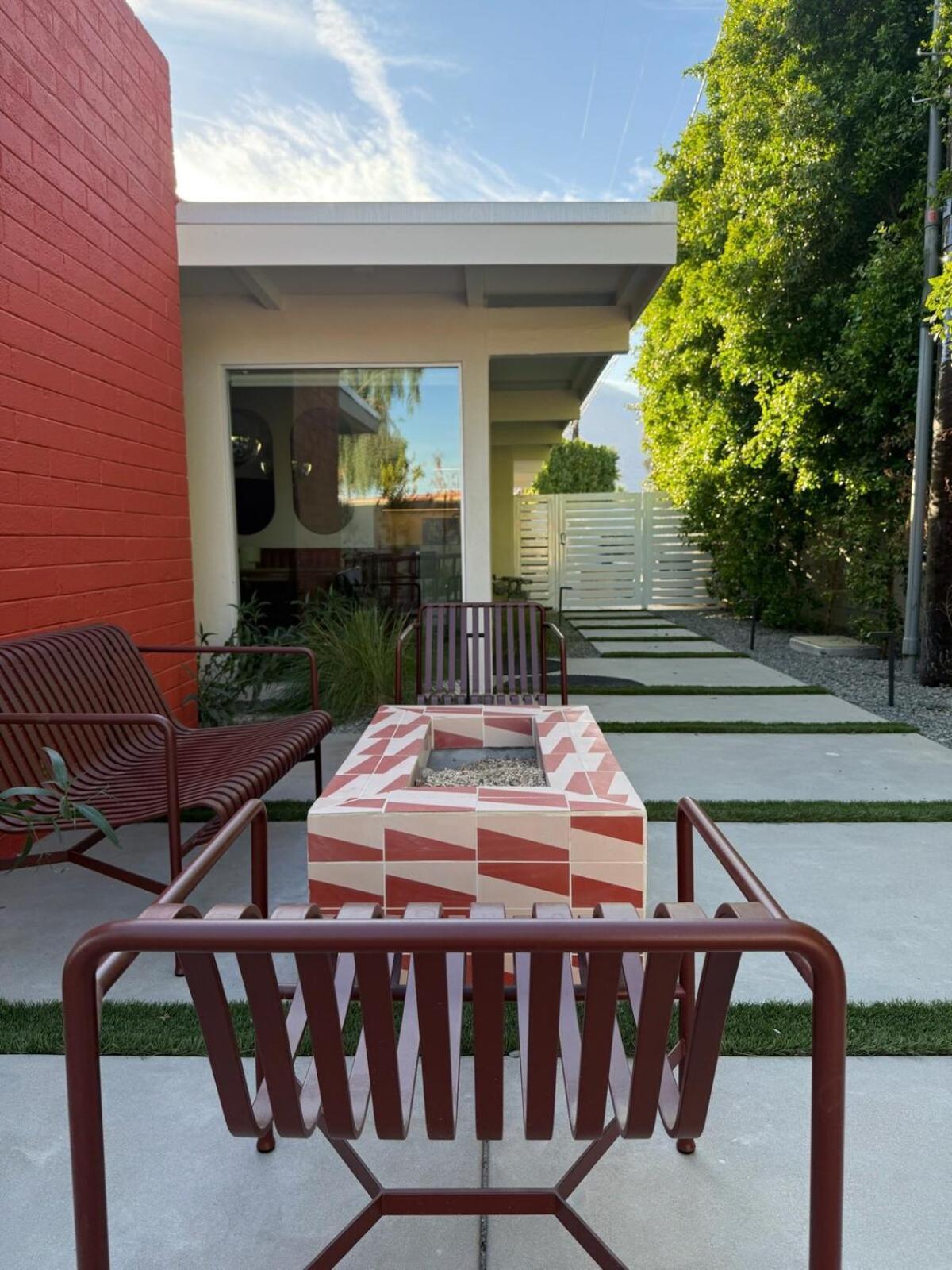 Aerhaus - Mid-century Oasis