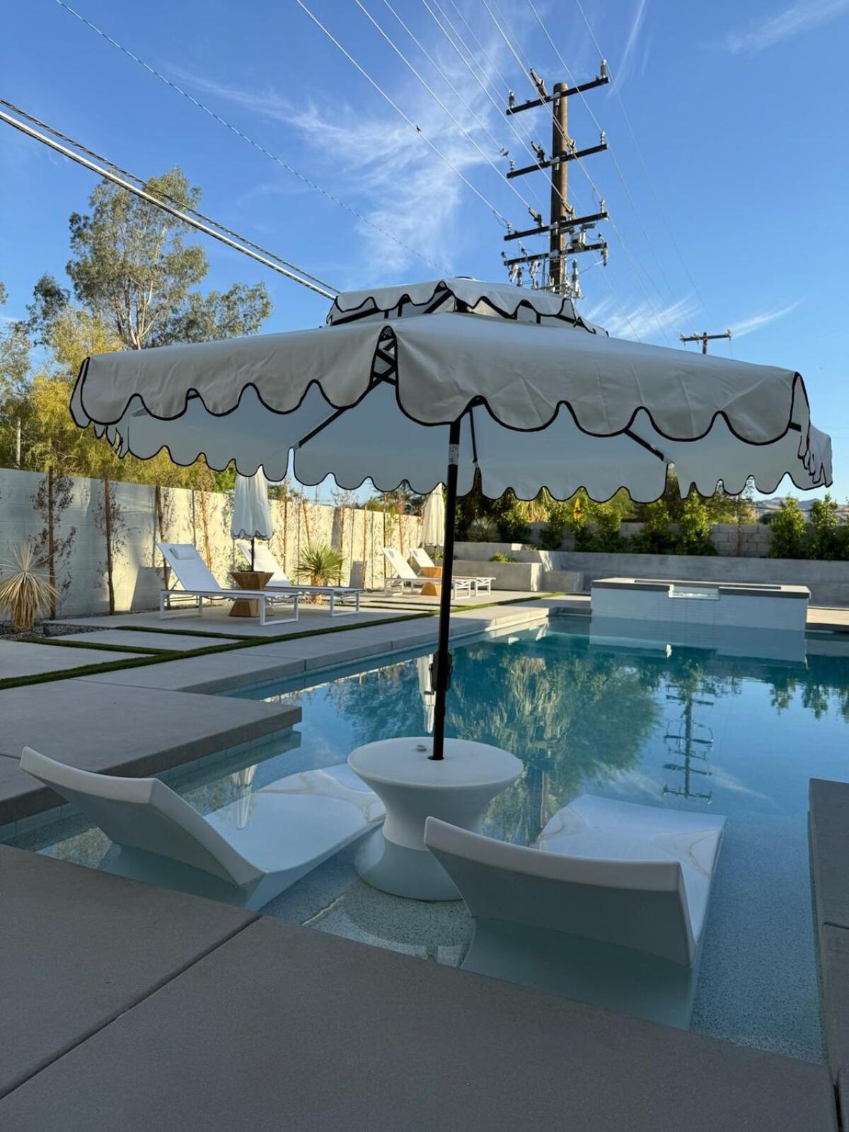 Aerhaus - Mid-century Oasis *