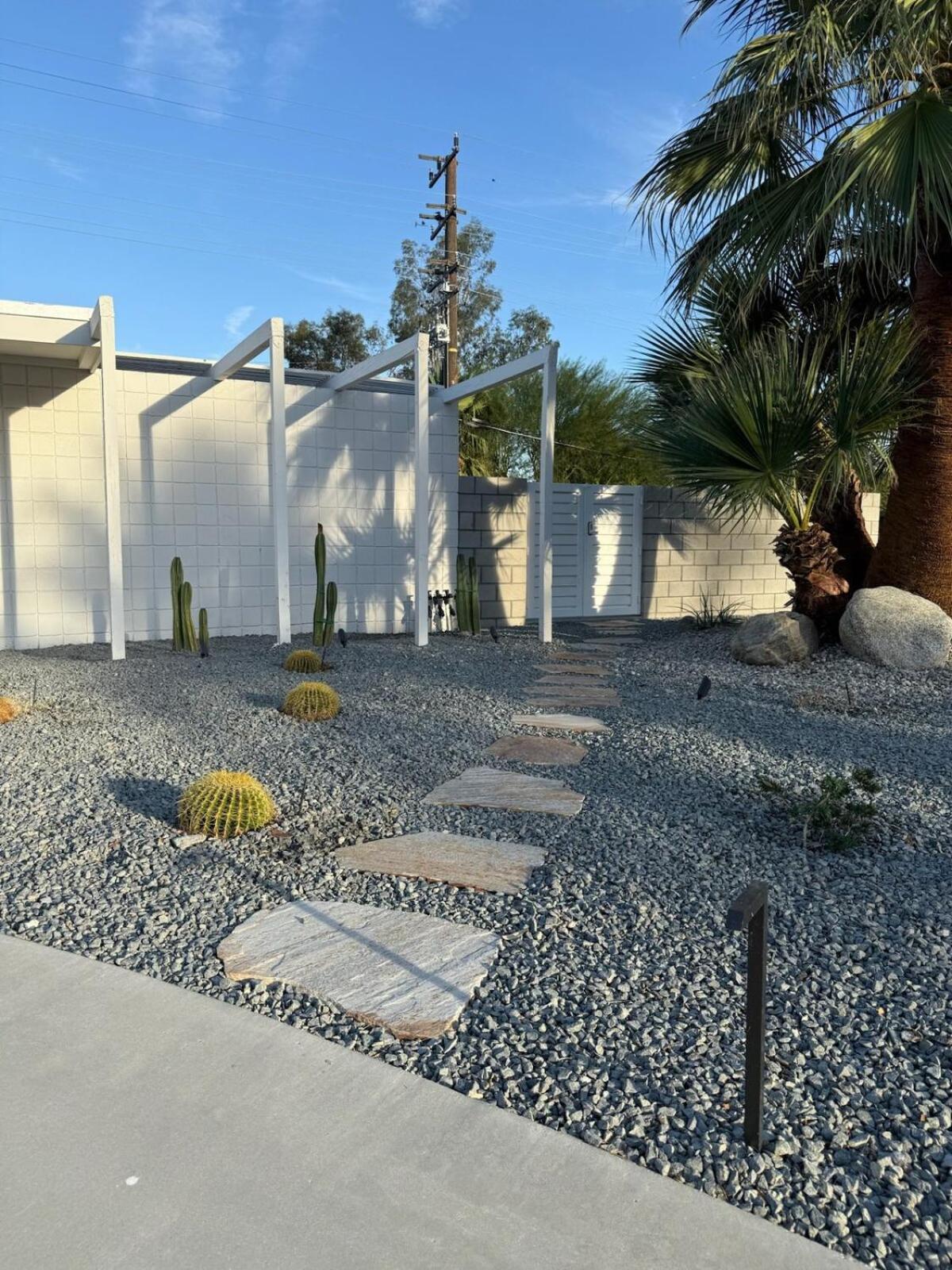 Aerhaus - Mid-century Oasis