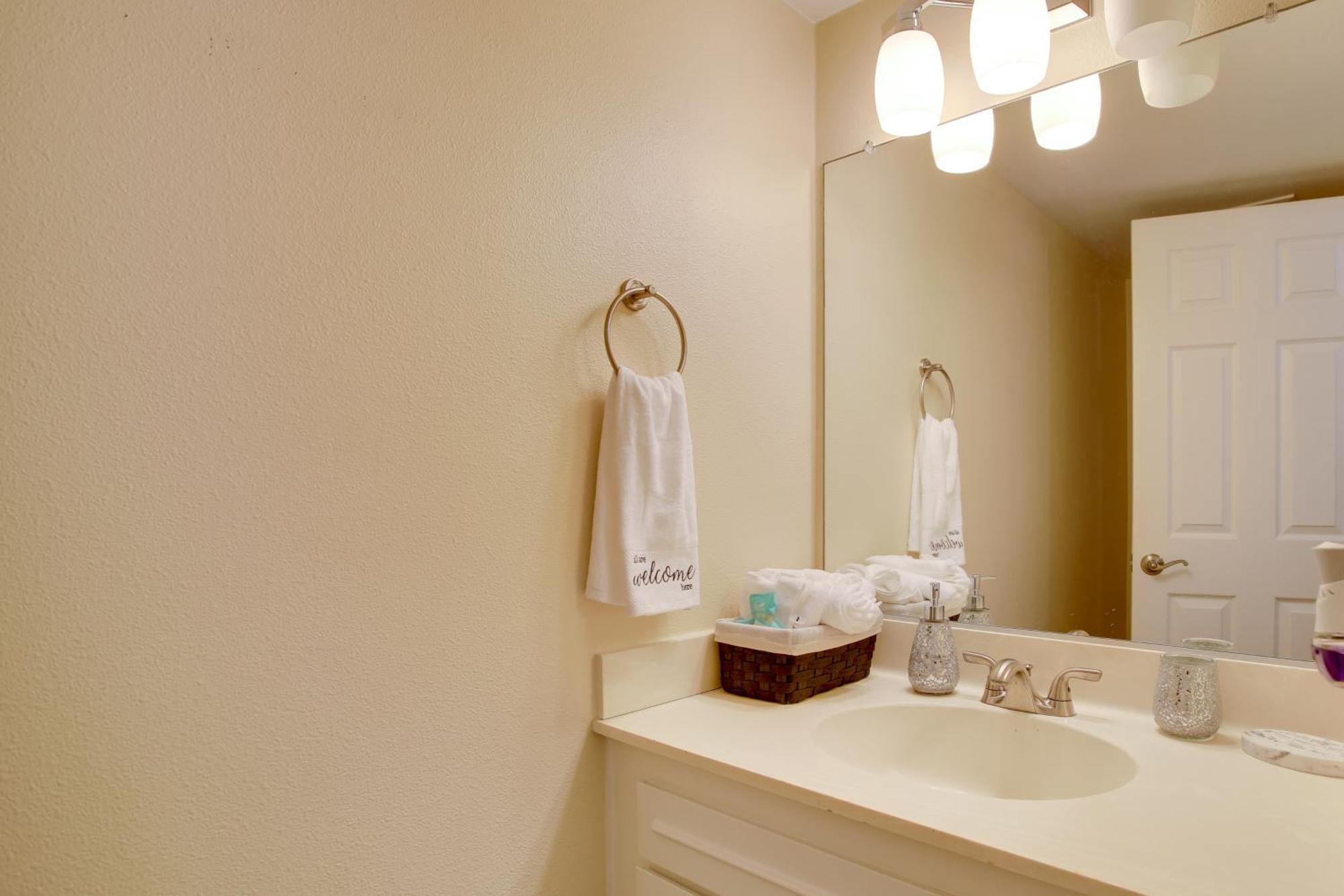 Townhome With Pool Access, Near Dtwn Palm Springs! *