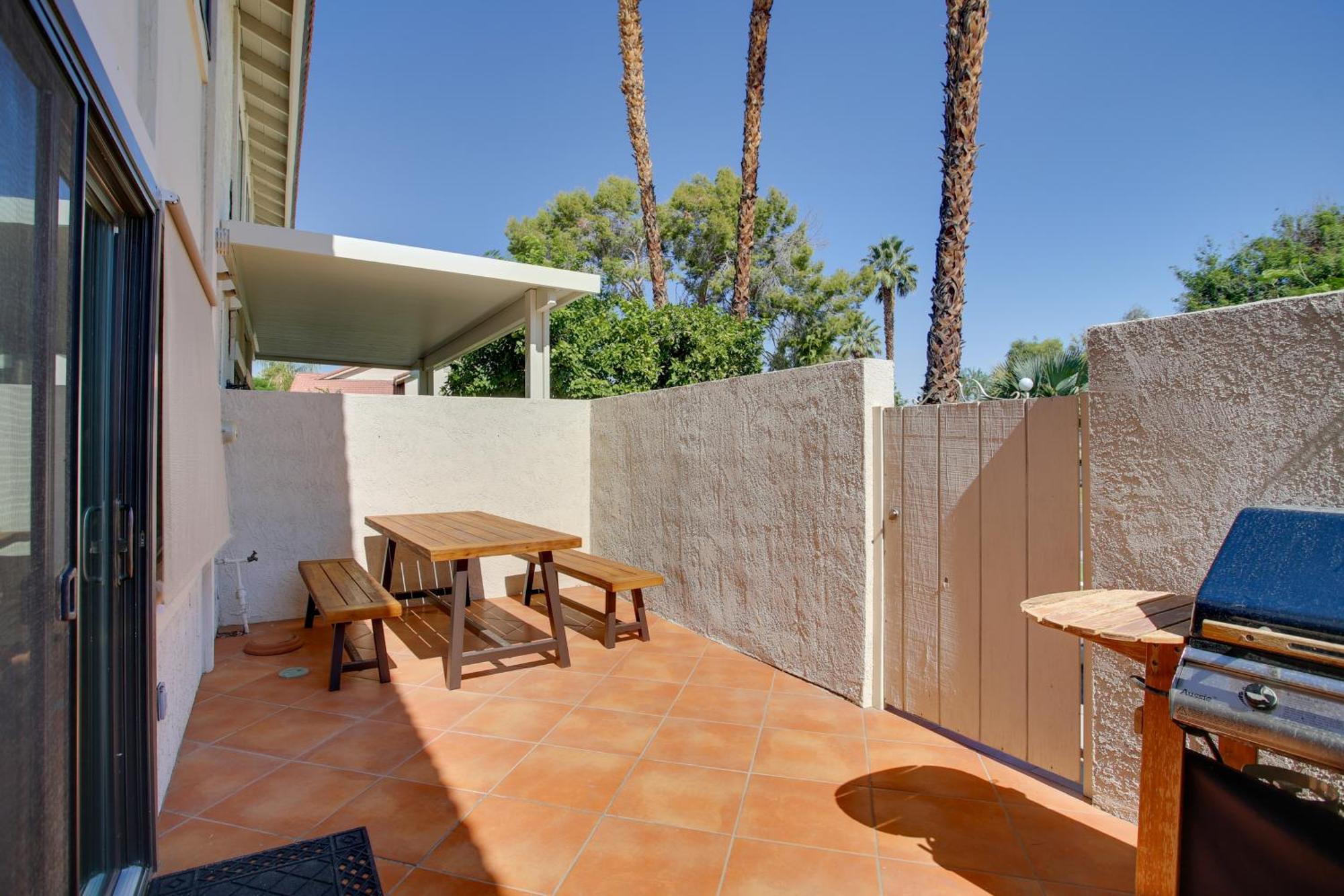 Townhome With Pool Access, Near Dtwn Palm Springs! Holiday home Palm Springs