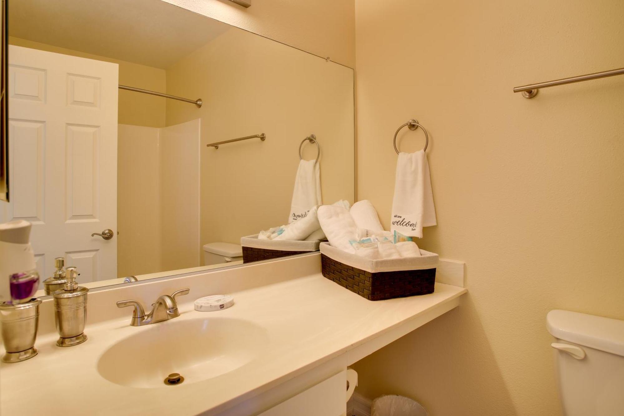 Townhome With Pool Access, Near Dtwn Palm Springs! Holiday home