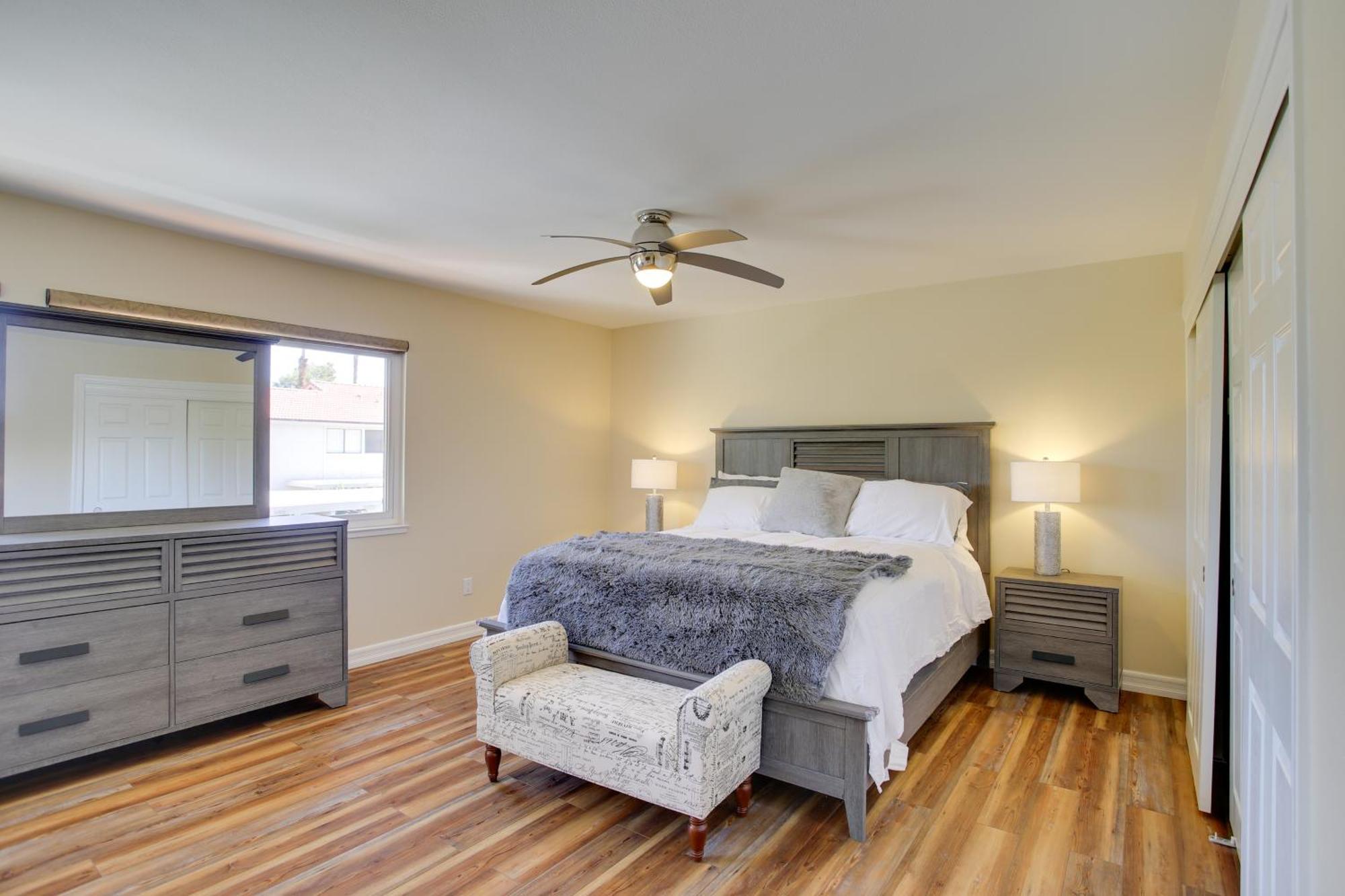 Holiday home Townhome With Pool Access, Near Dtwn Palm Springs! *