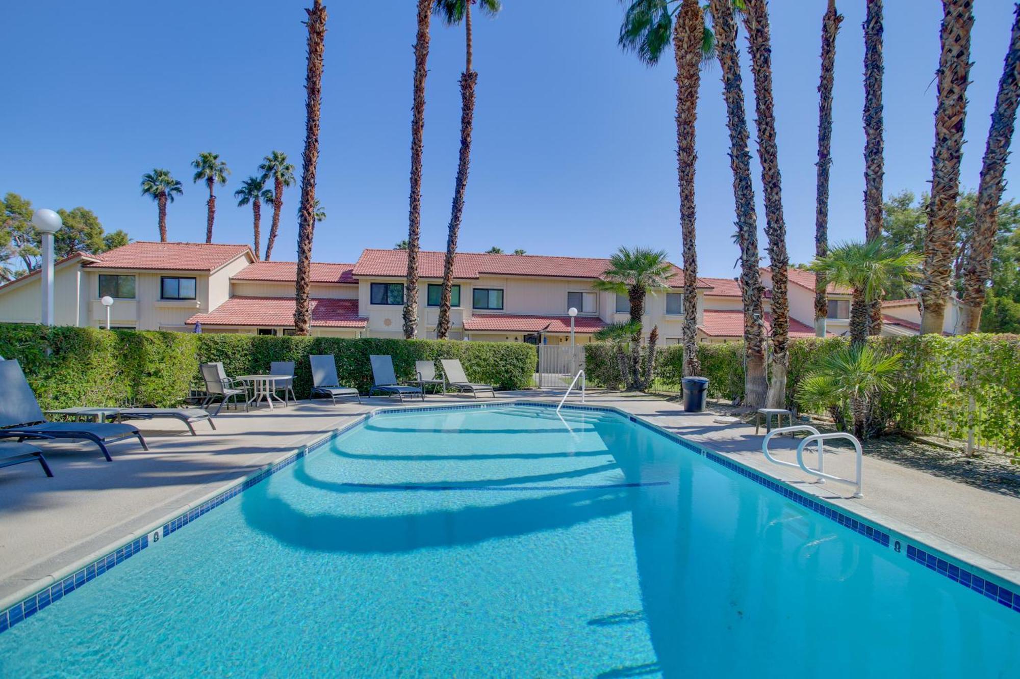 Townhome With Pool Access, Near Dtwn Palm Springs! *