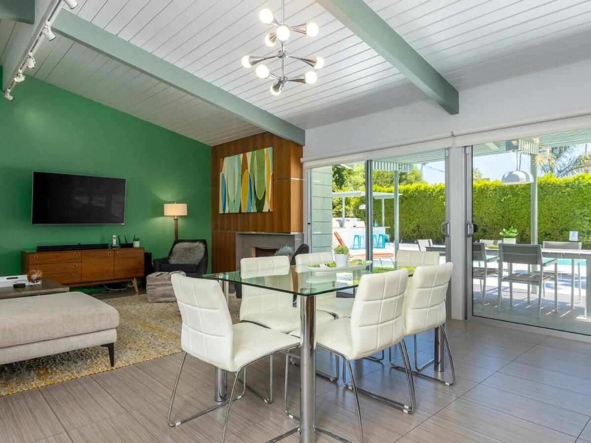 Shaken Not Stirred In Sunrise Park By Acme House Company Villa *