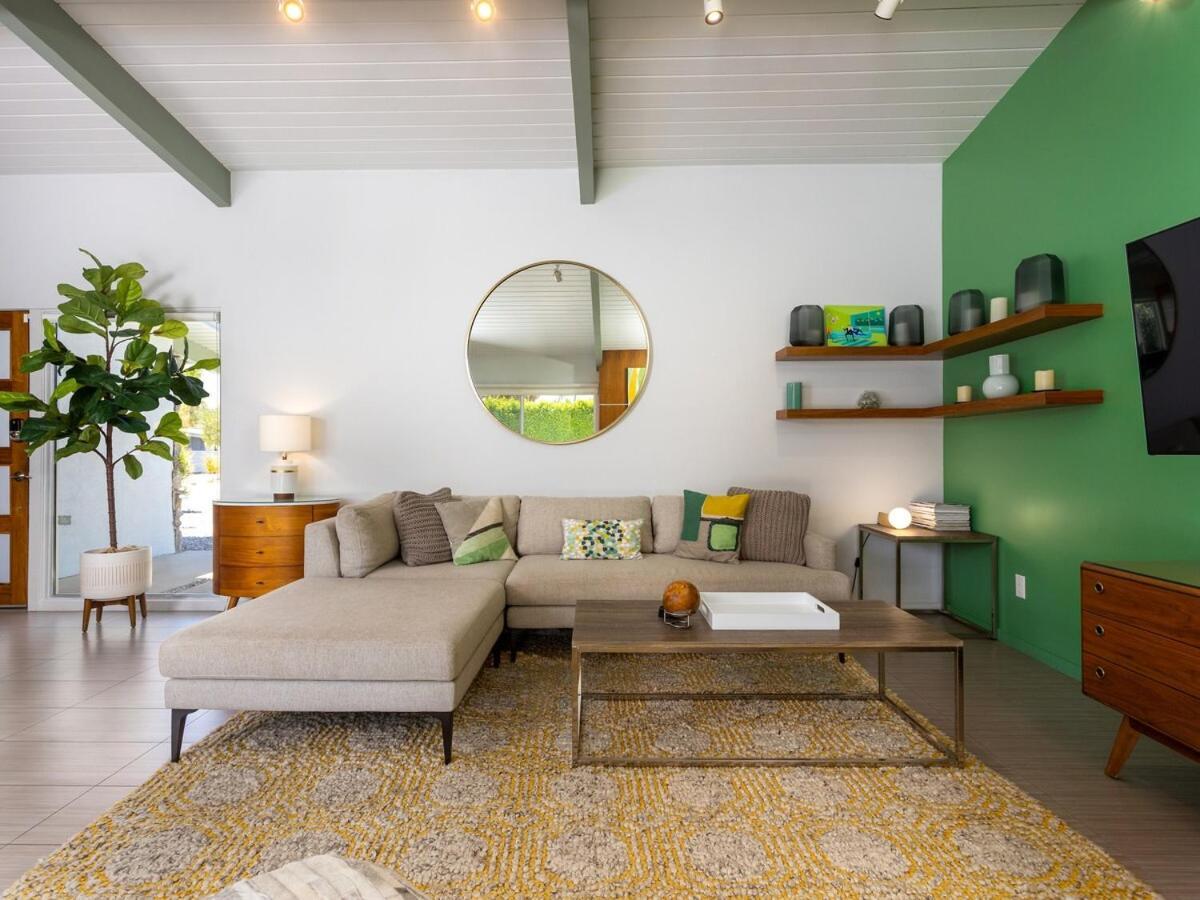 Shaken Not Stirred In Sunrise Park By Acme House Company Villa