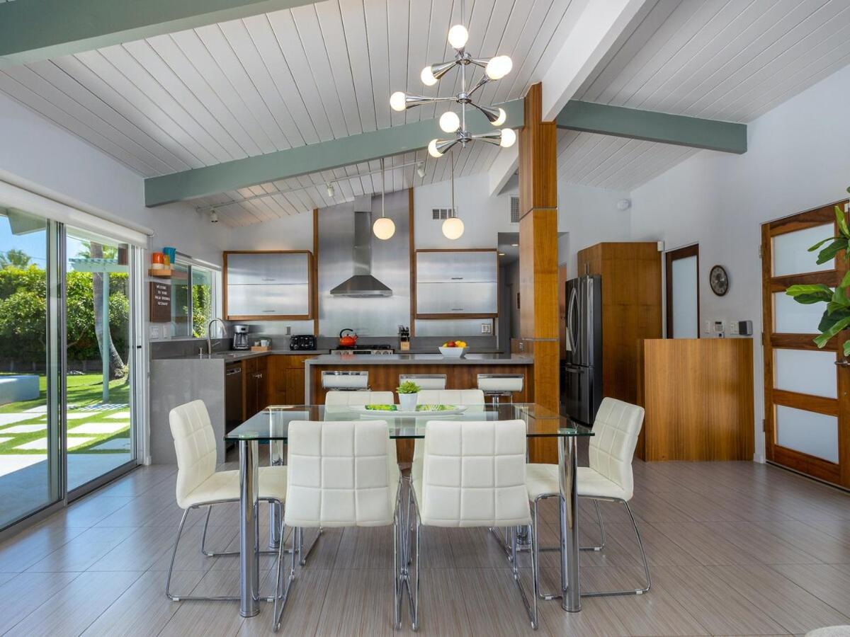 Shaken Not Stirred In Sunrise Park By Acme House Company Villa *