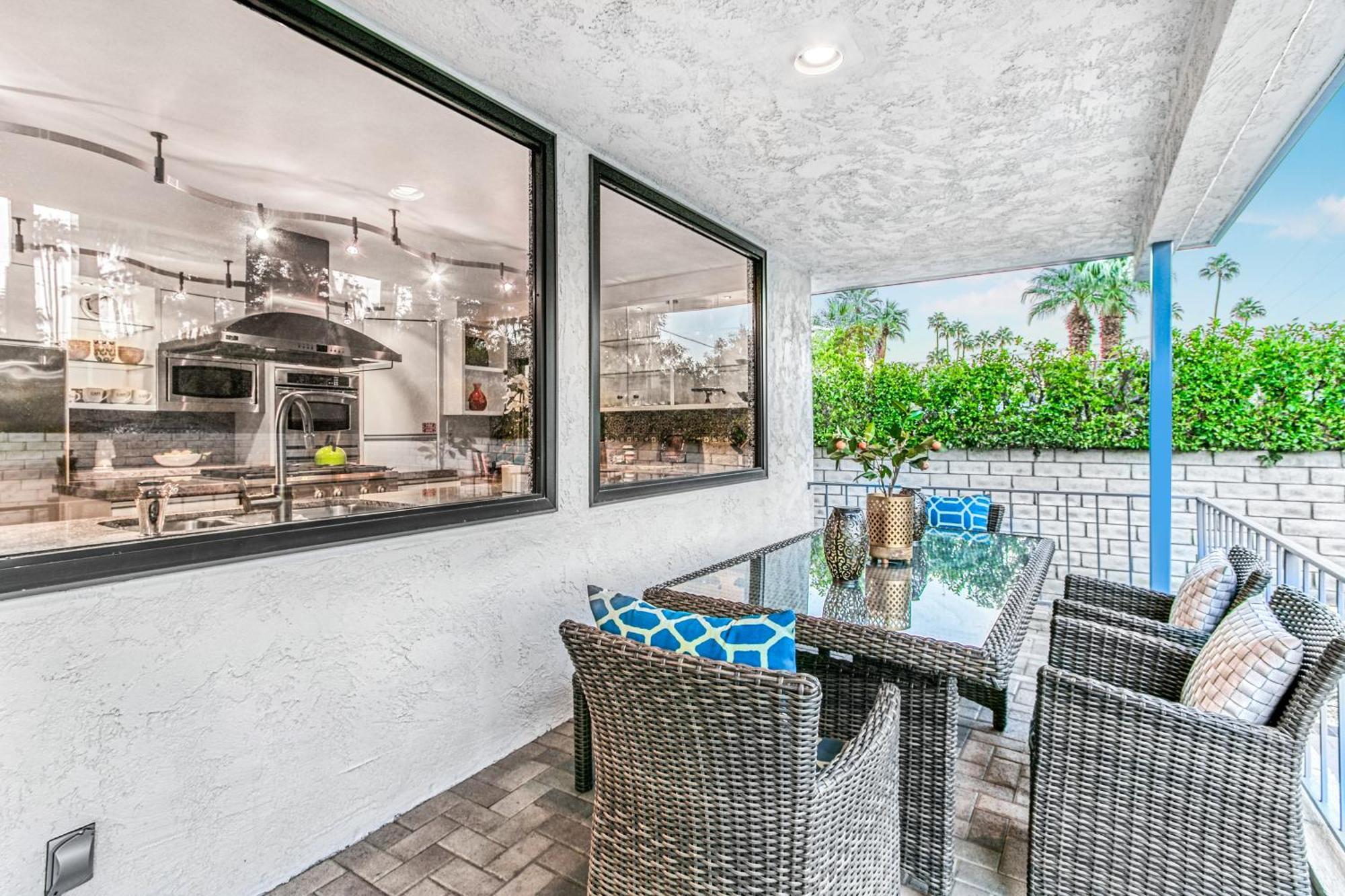 K0014 - Luxury Deepwell Stunner Holiday home Palm Springs