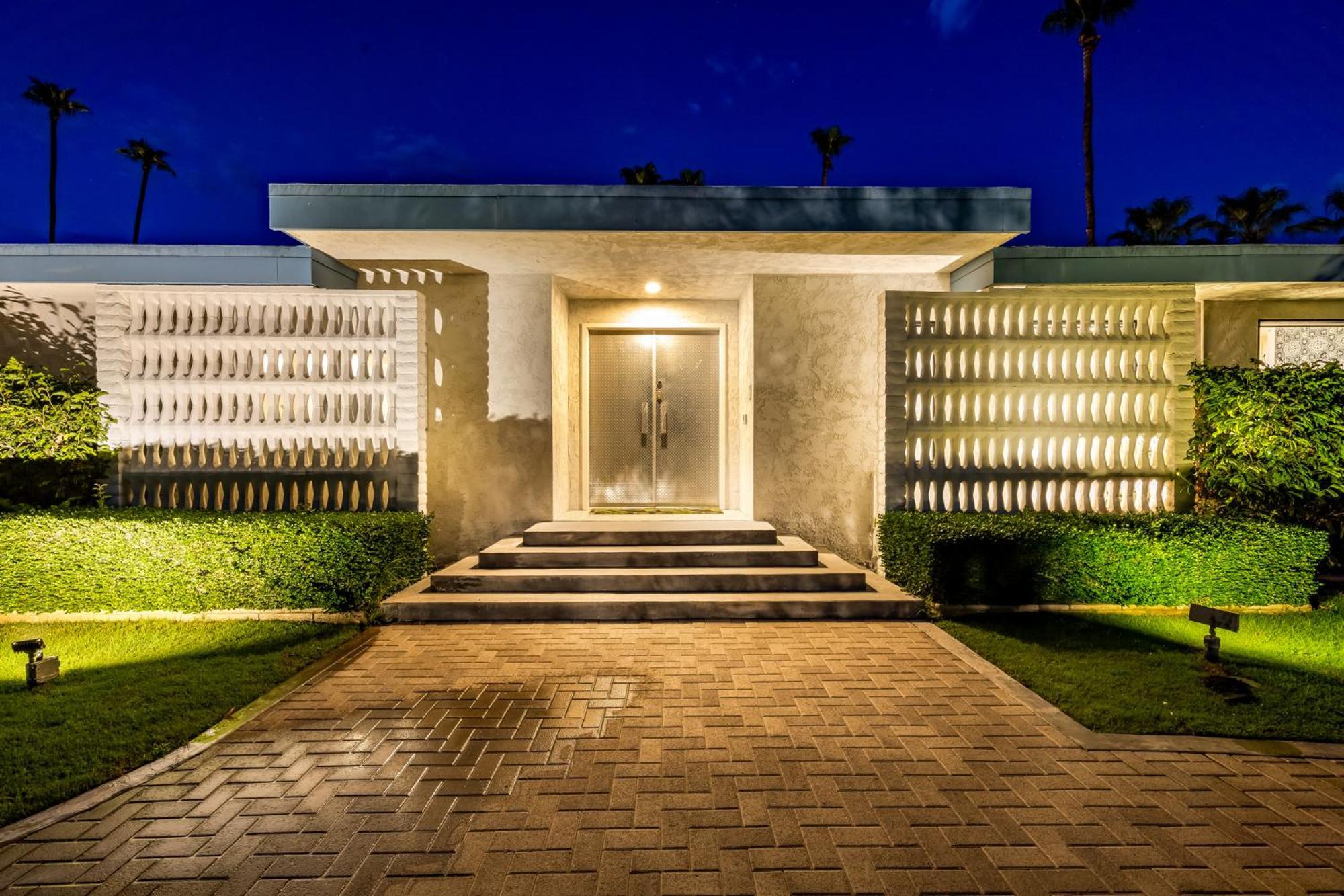 K0014 - Luxury Deepwell Stunner Holiday home *