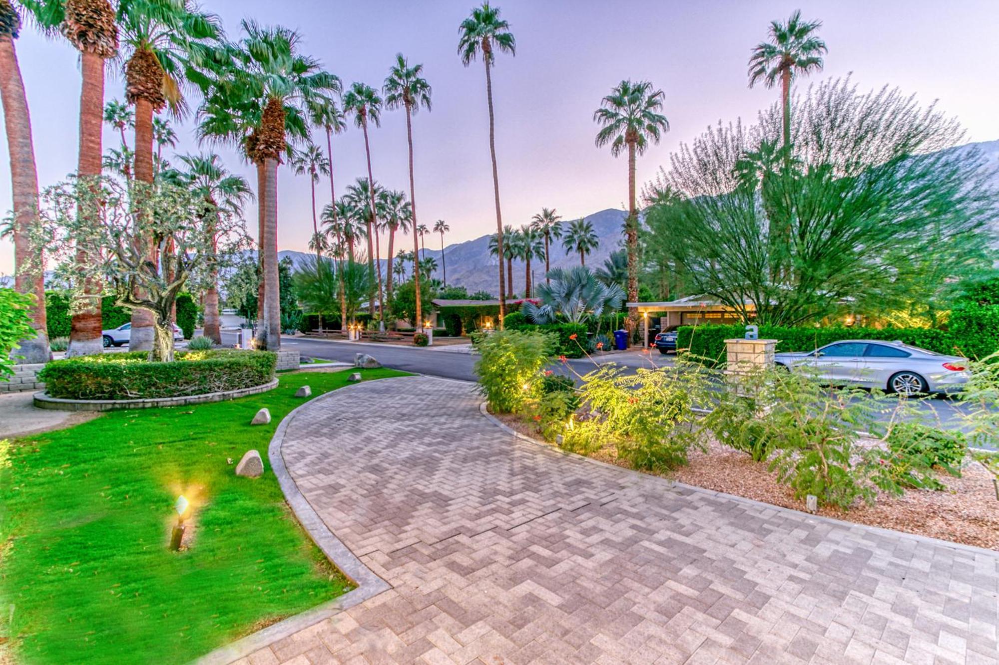 K0014 - Luxury Deepwell Stunner * Palm Springs