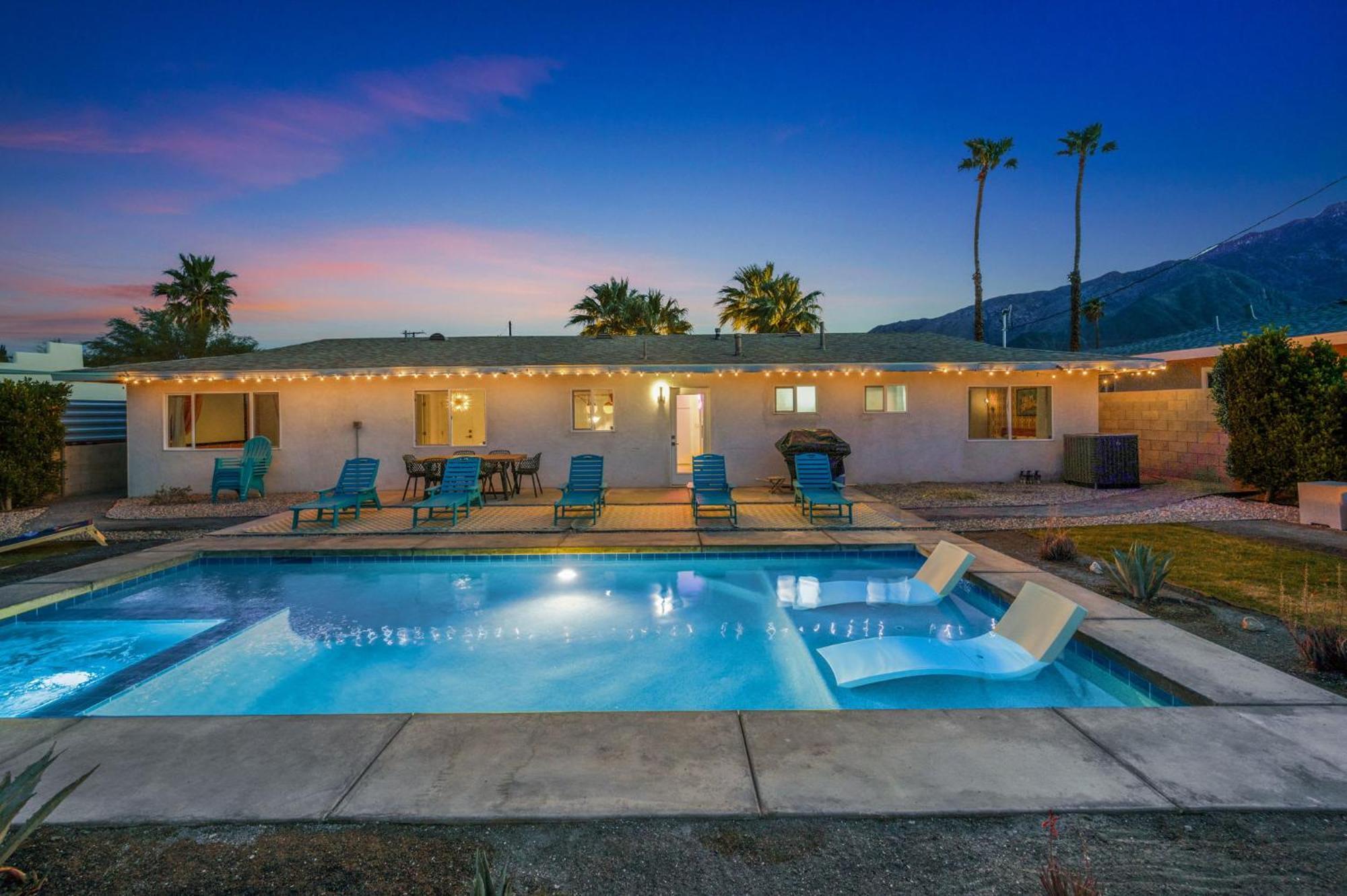 New Retro Escape 70's Vibes Wellness Game Holiday home *
