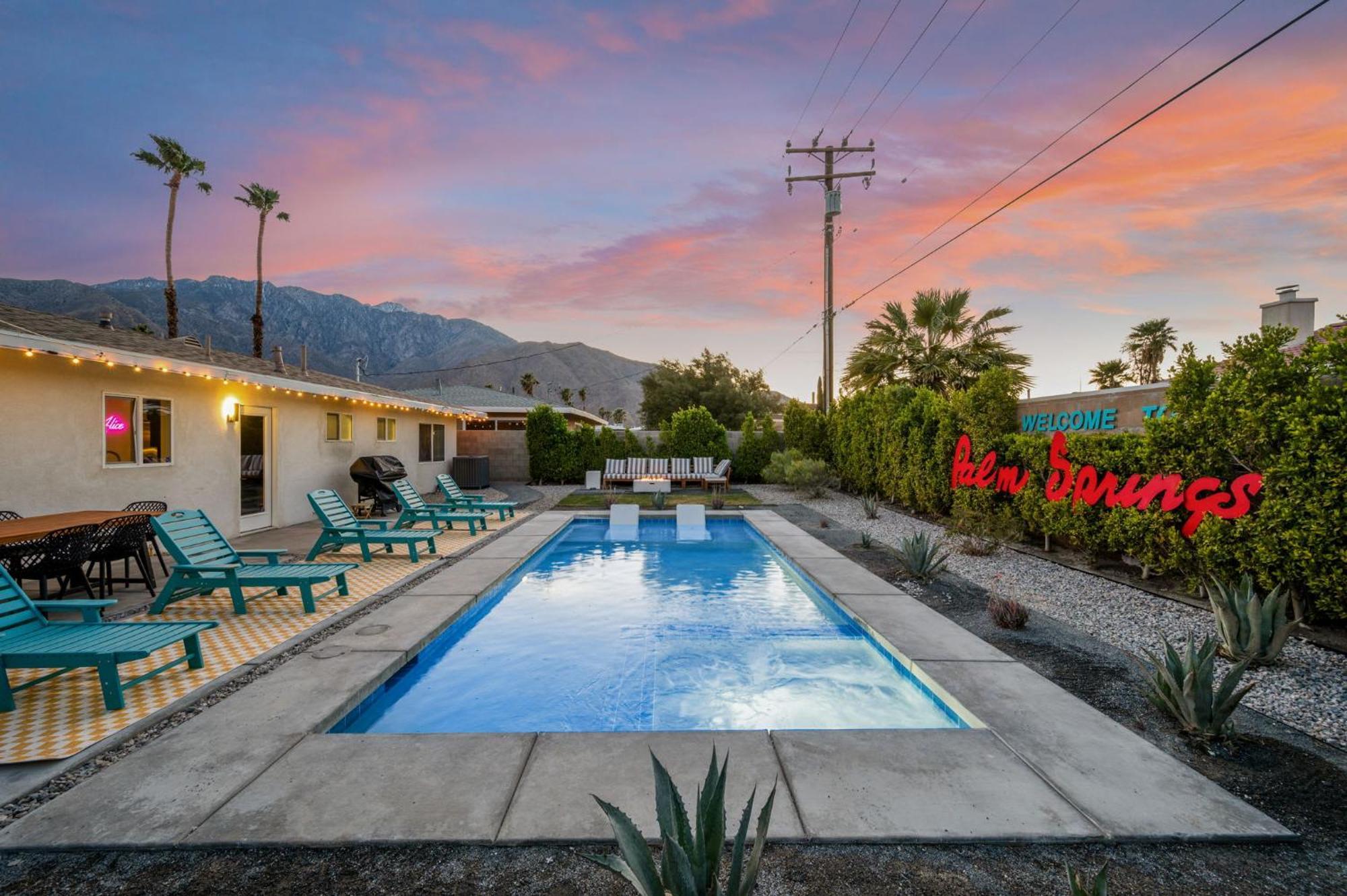 New Retro Escape 70's Vibes Wellness Game Holiday home