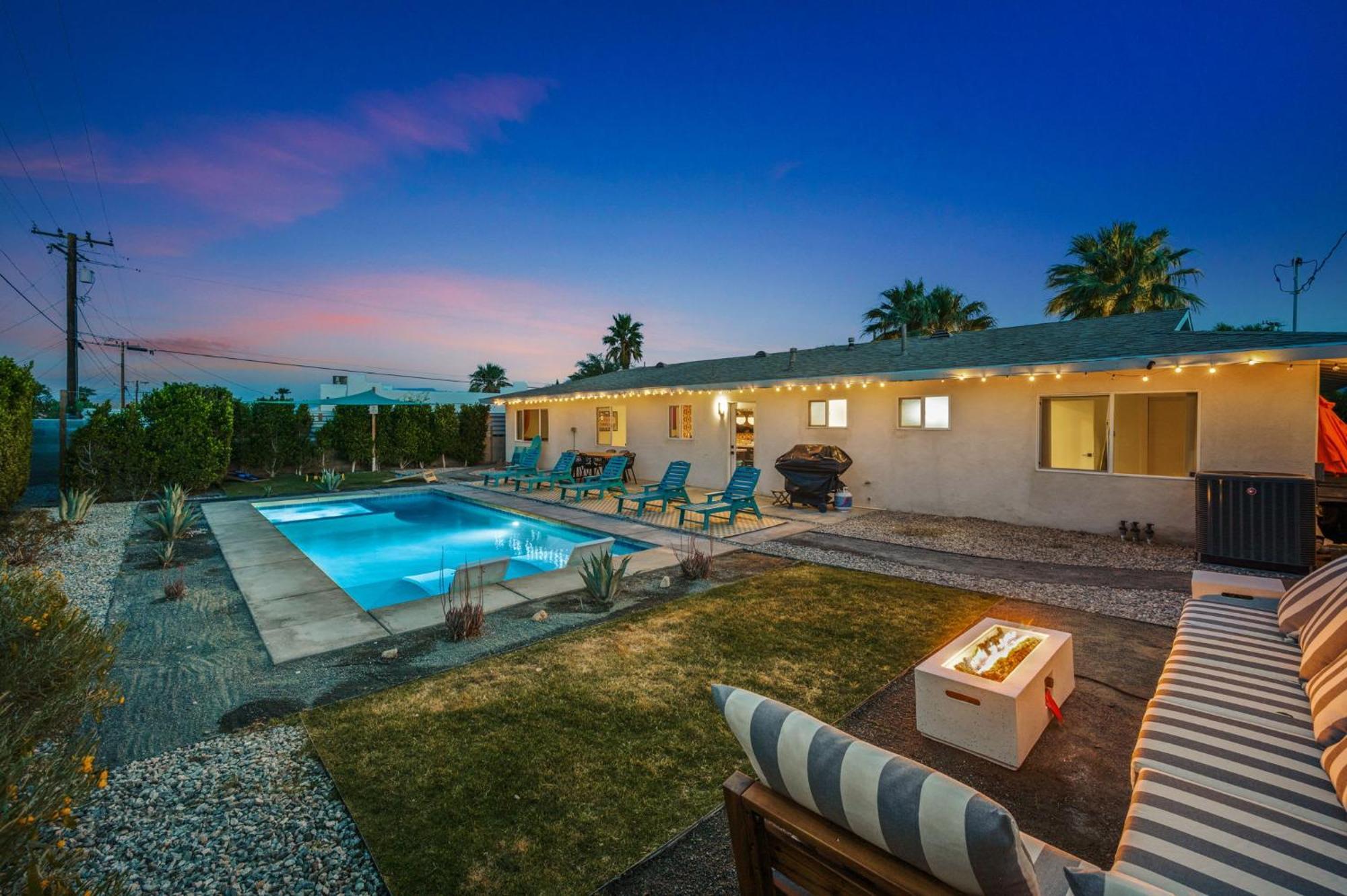 New Retro Escape 70's Vibes Wellness Game Holiday home *