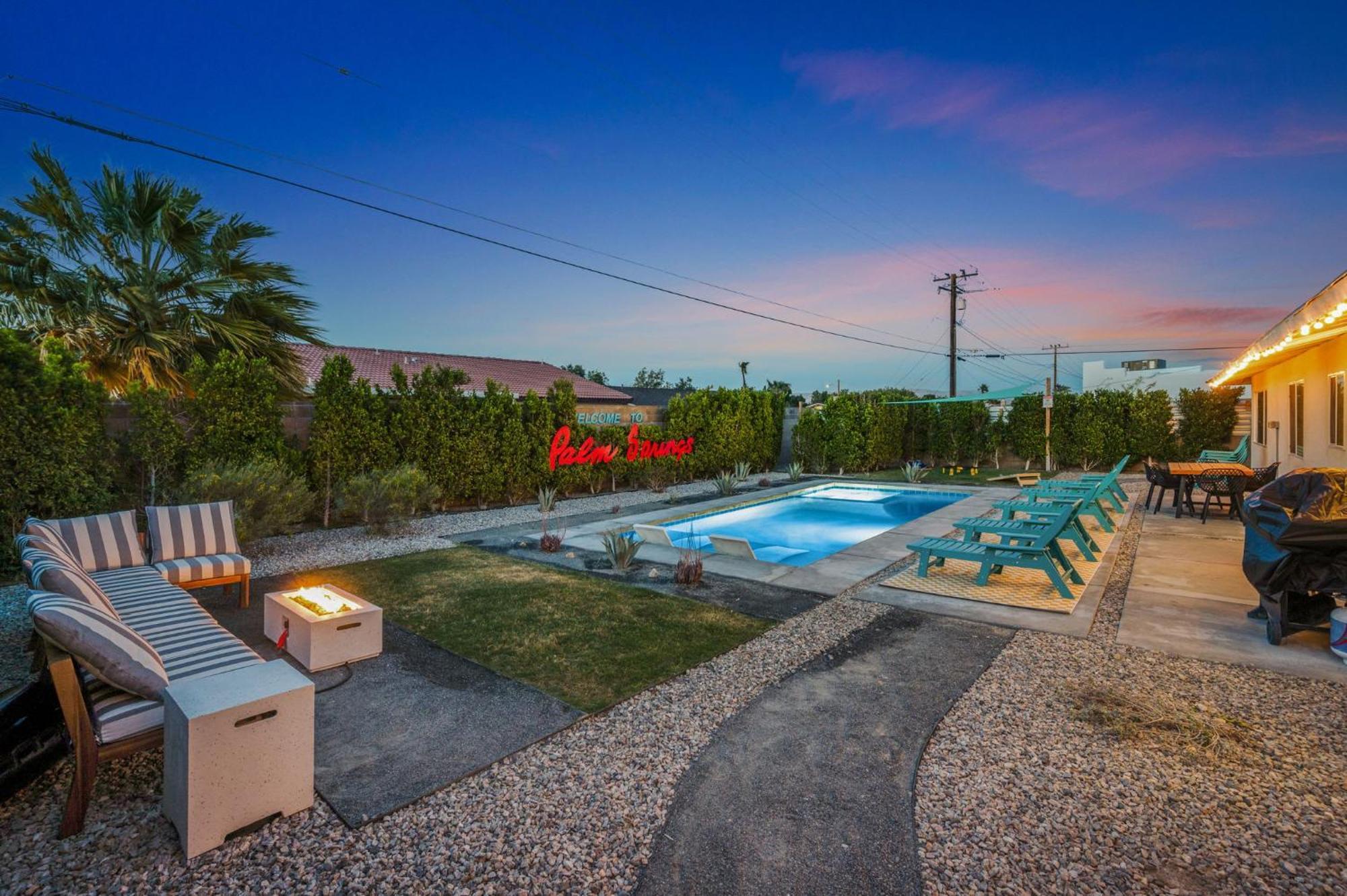 New Retro Escape 70's Vibes Wellness Game Holiday home