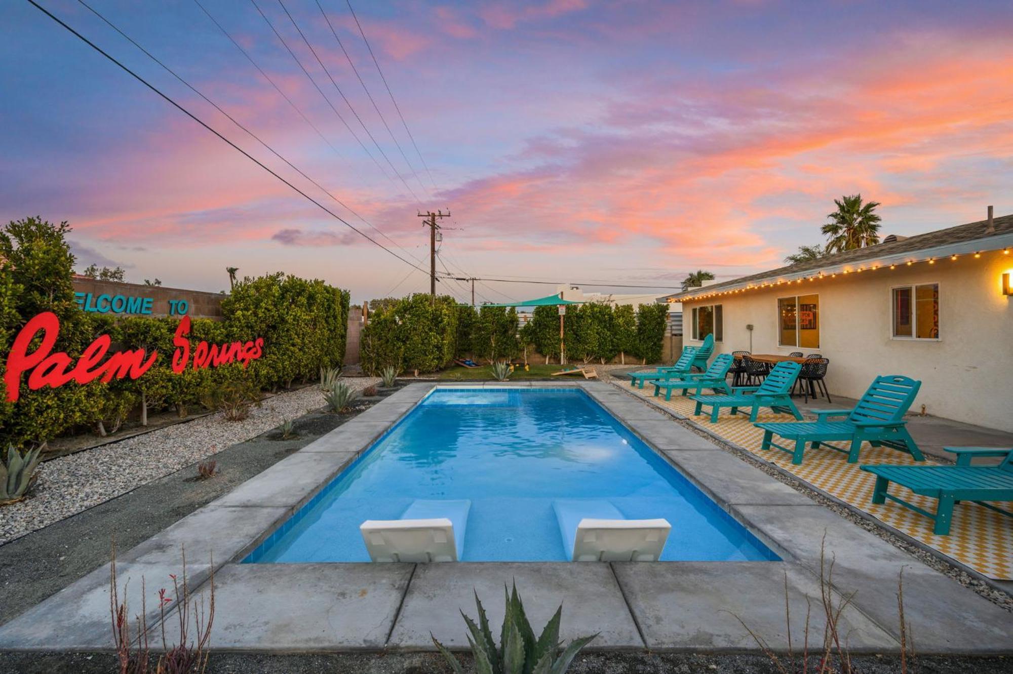 Holiday home New Retro Escape 70's Vibes Wellness Game *