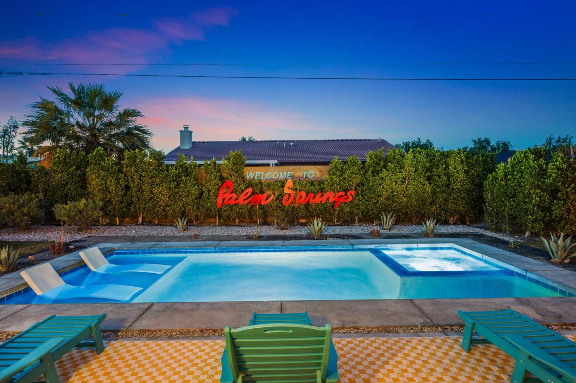 New Retro Escape 70's Vibes Wellness Game Holiday home