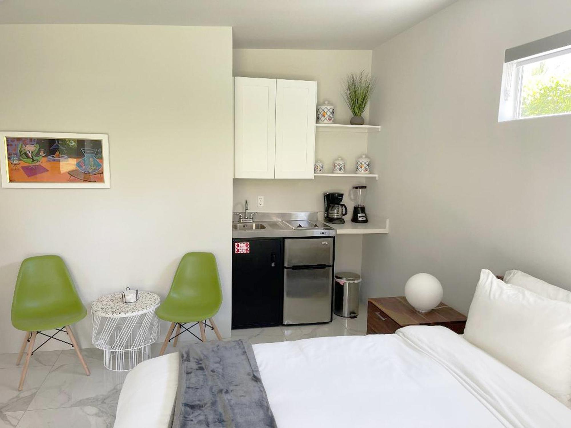 4br Midcentury Alexander In Vista Palmas