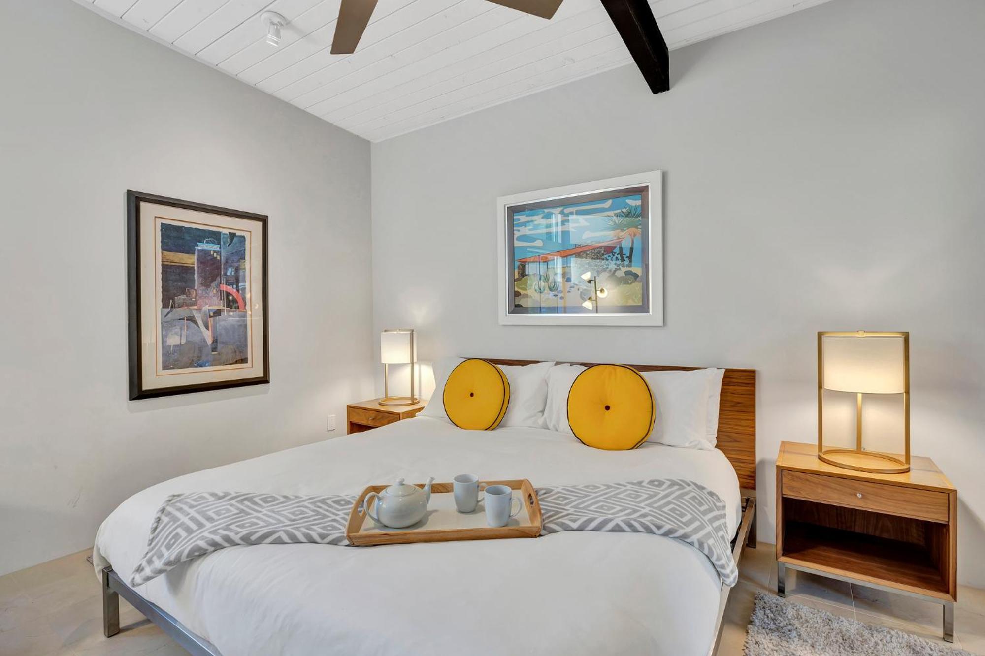 4br Midcentury Alexander In Vista Palmas Holiday home