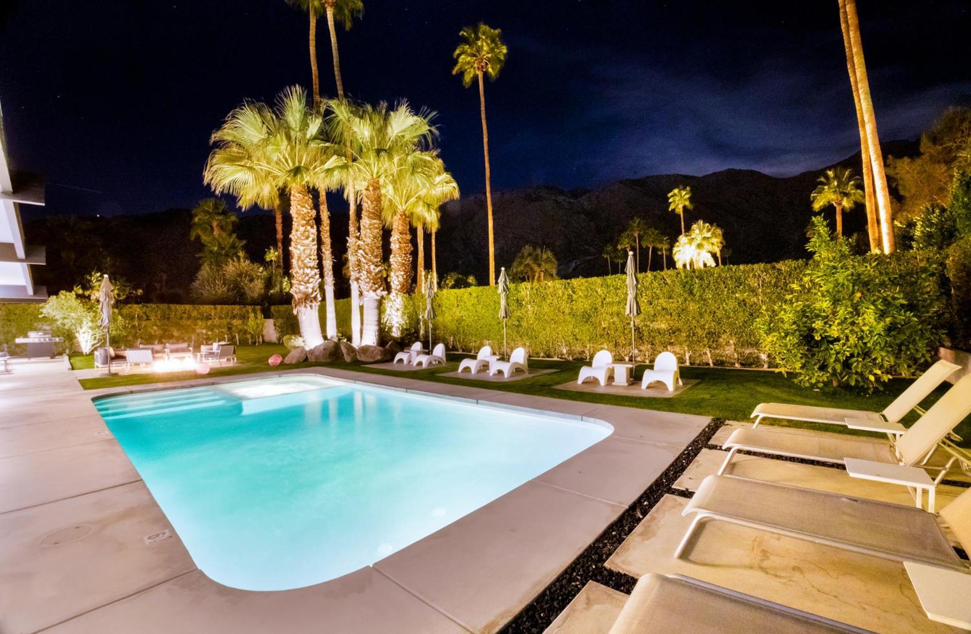 4br Midcentury Alexander In Vista Palmas Holiday home