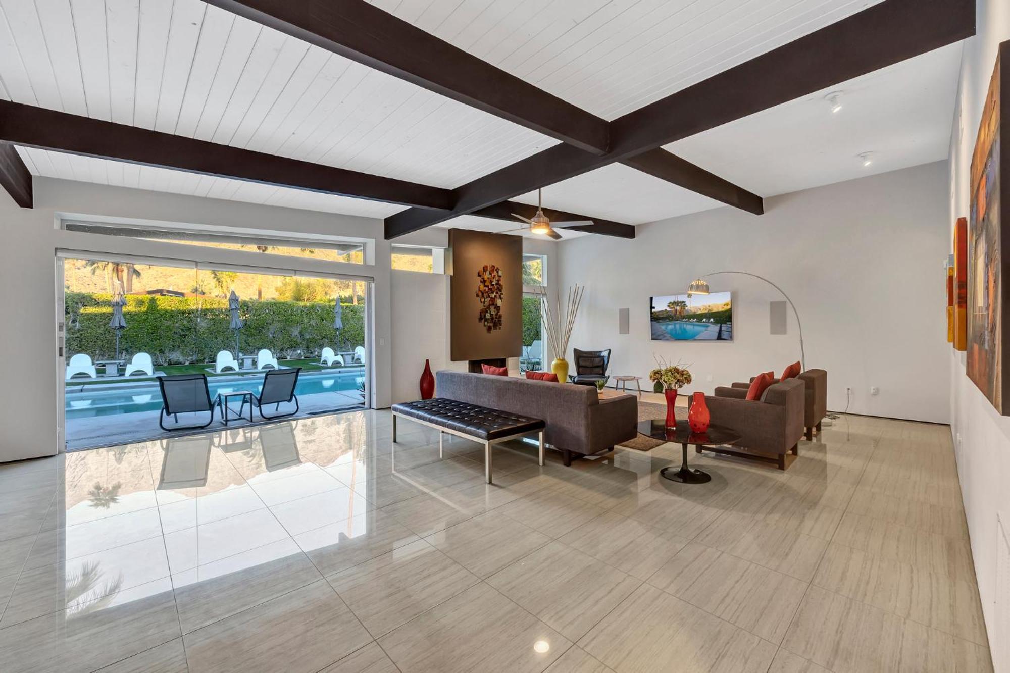 4br Midcentury Alexander In Vista Palmas Holiday home