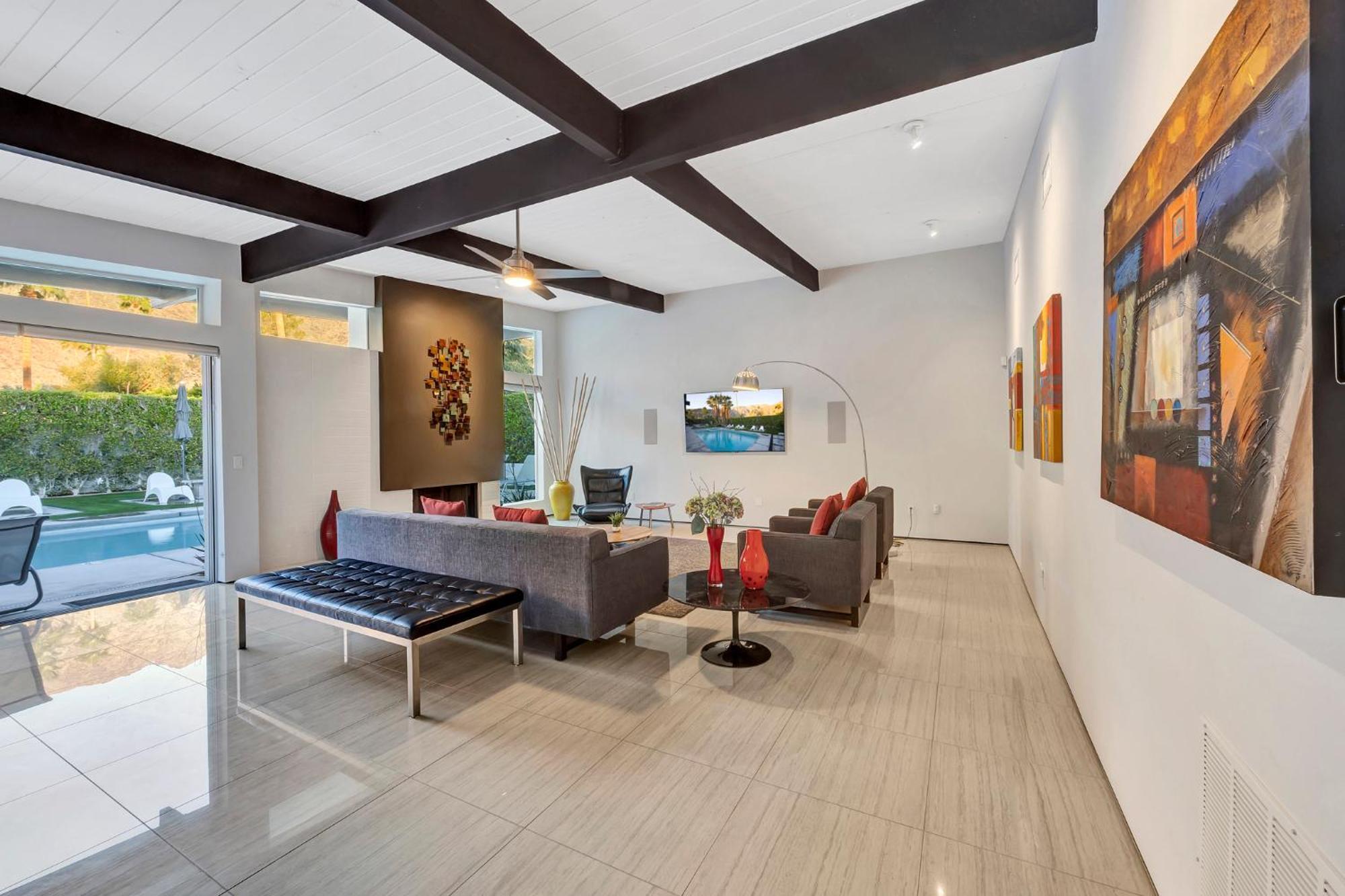 4br Midcentury Alexander In Vista Palmas Holiday home *