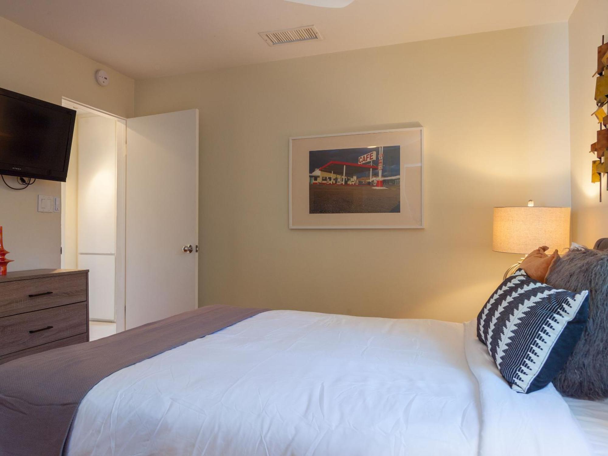 Atomic Ranch Heaven By Acme House Company *