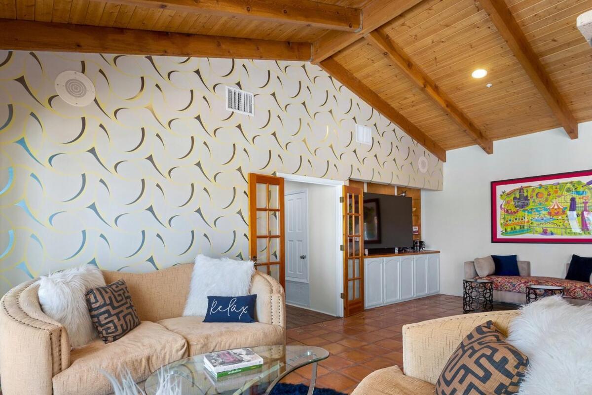Paradise Splash At Little Tuscany By Acme House Company *