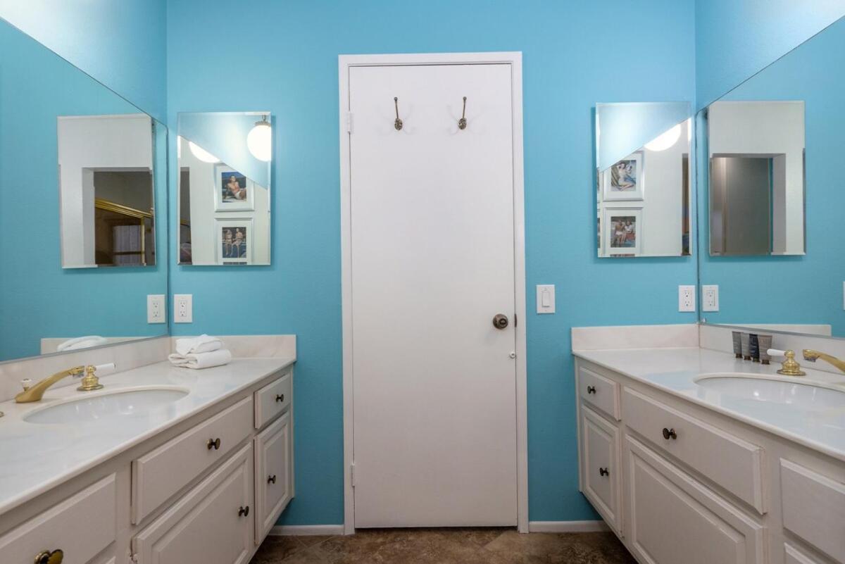 Risky Business By Acme House Company Villa *