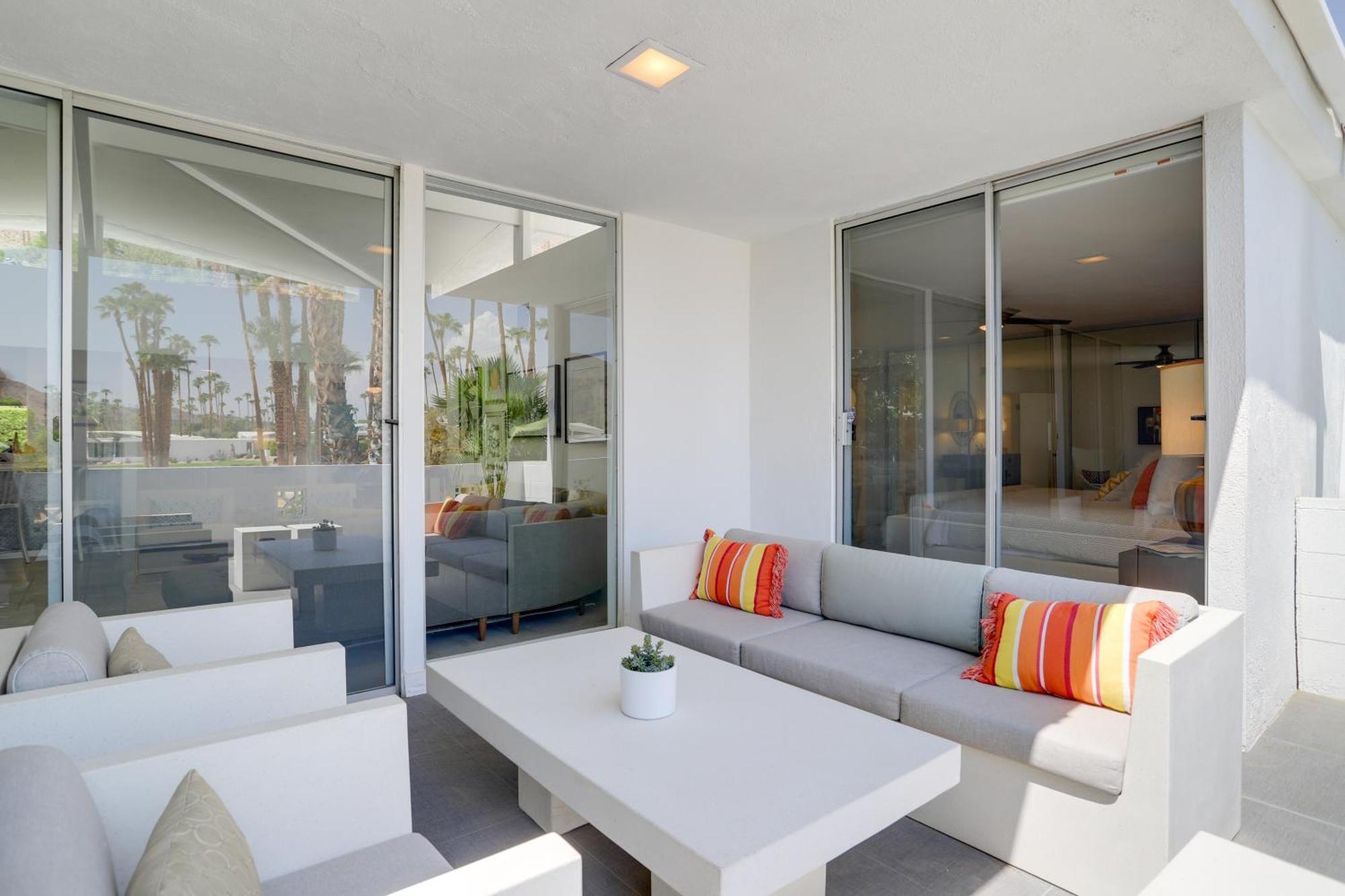 With Pool Access, Mountain Views! Apartment *