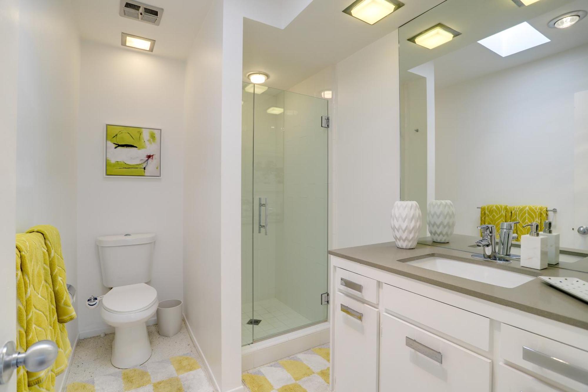 With Pool Access, Mountain Views! *