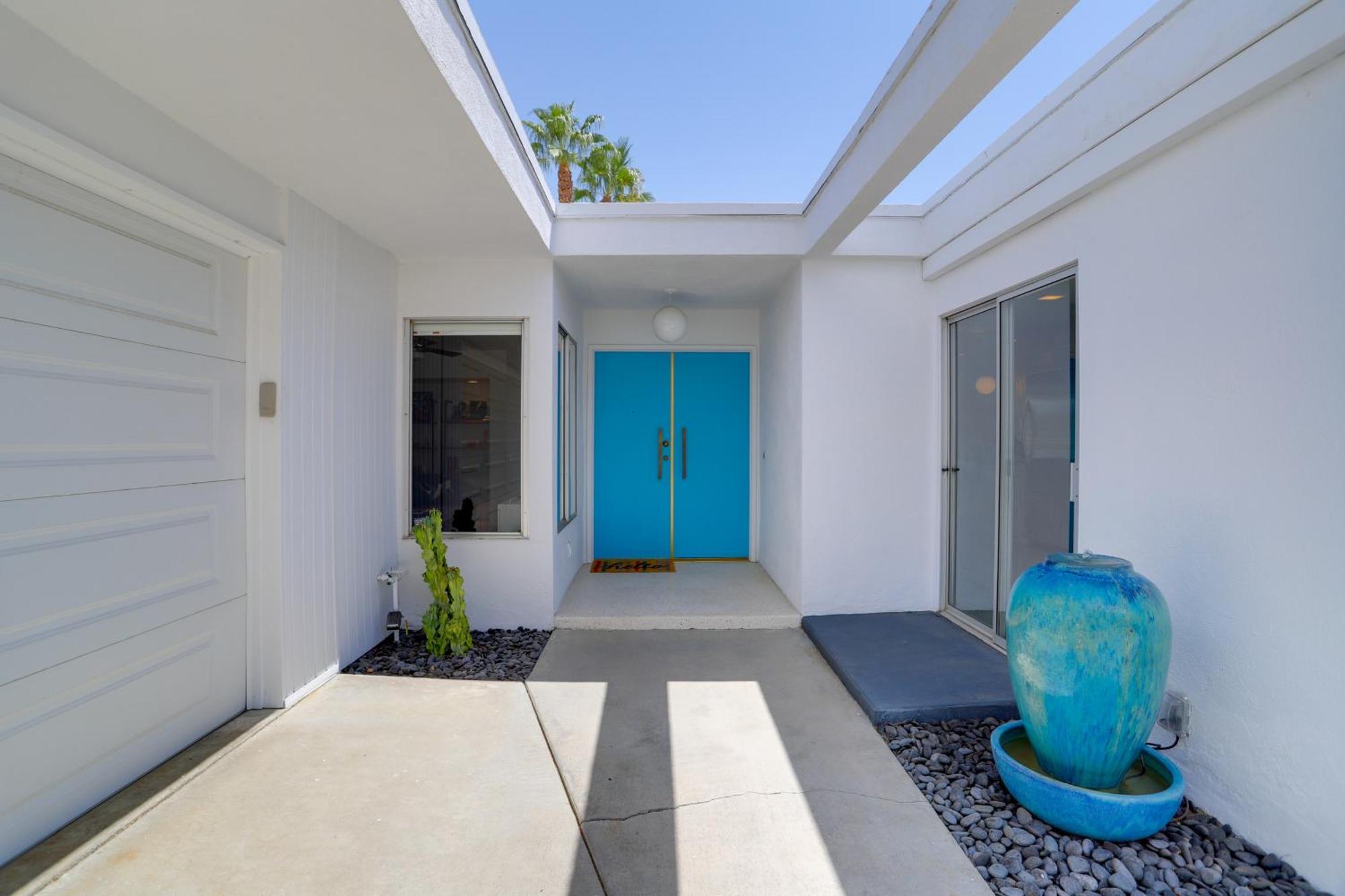 With Pool Access, Mountain Views! Palm Springs