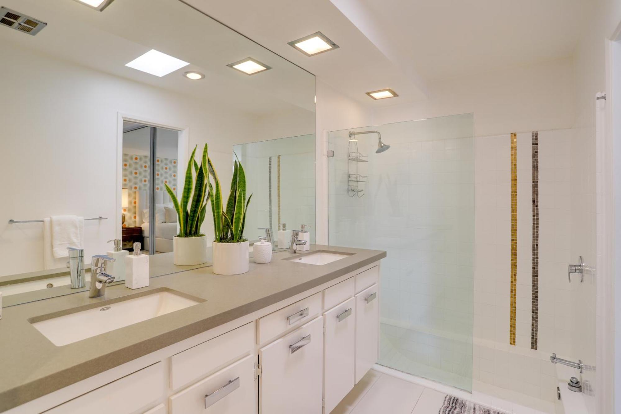 With Pool Access, Mountain Views! Apartment