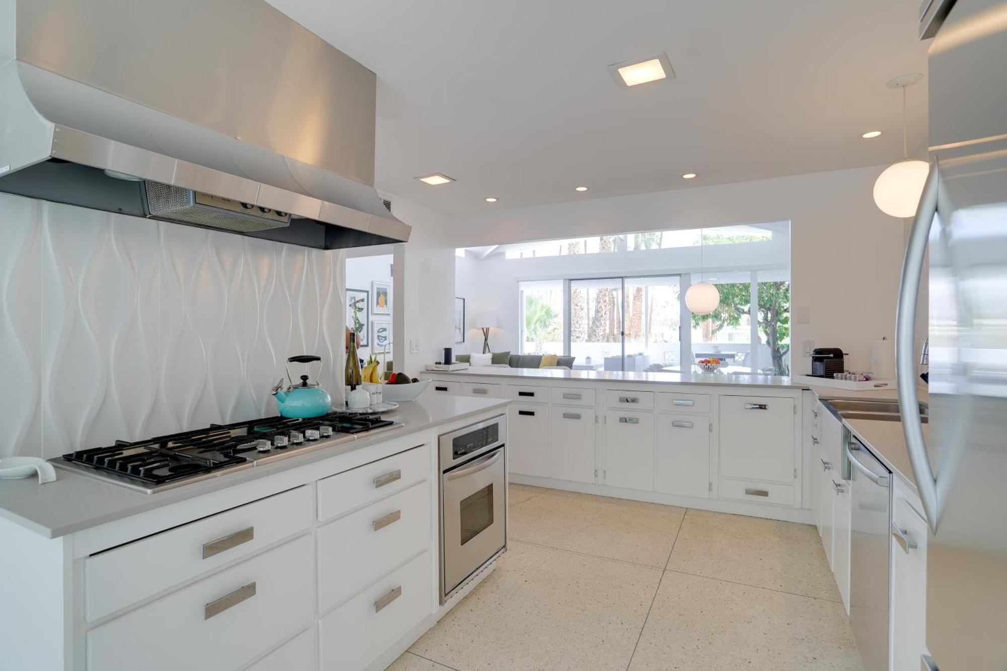 With Pool Access, Mountain Views! Apartment *