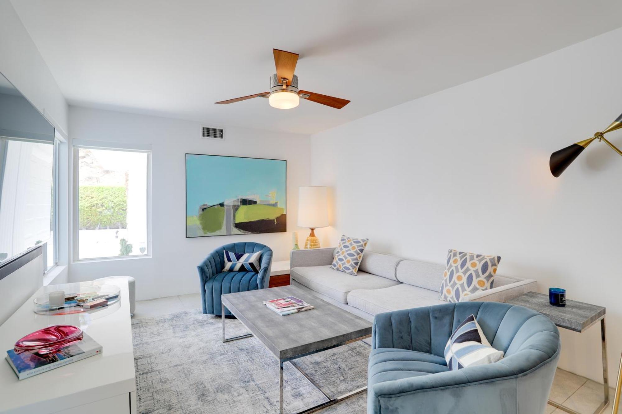 With Pool Access, Mountain Views! Apartment Palm Springs