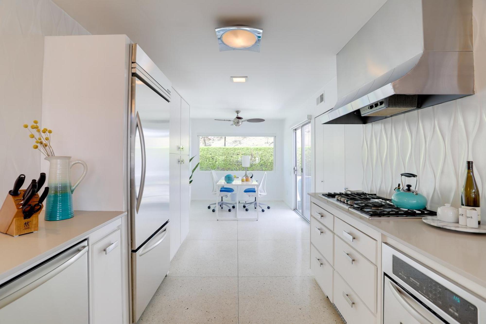 With Pool Access, Mountain Views! Apartment