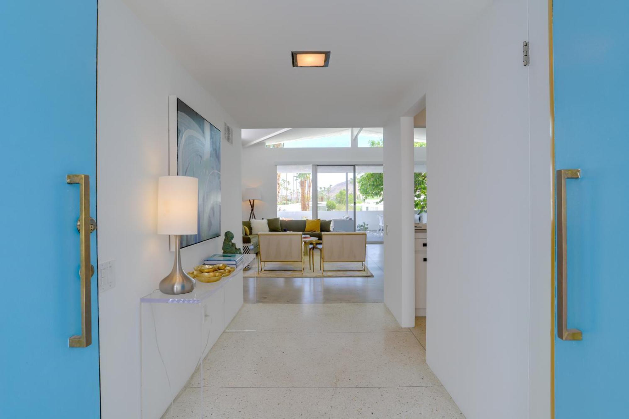 With Pool Access, Mountain Views! Apartment *