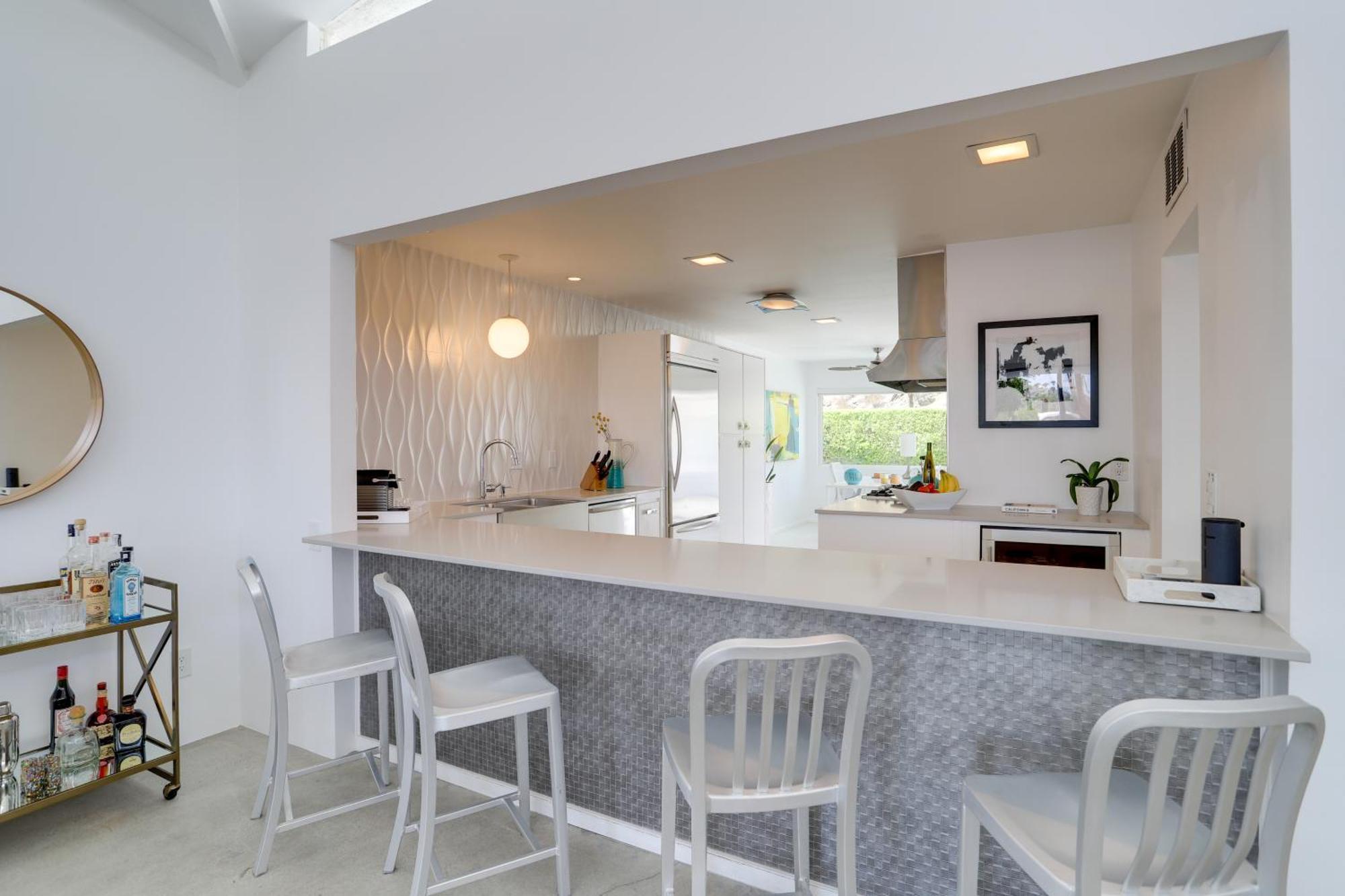 With Pool Access, Mountain Views! * Palm Springs