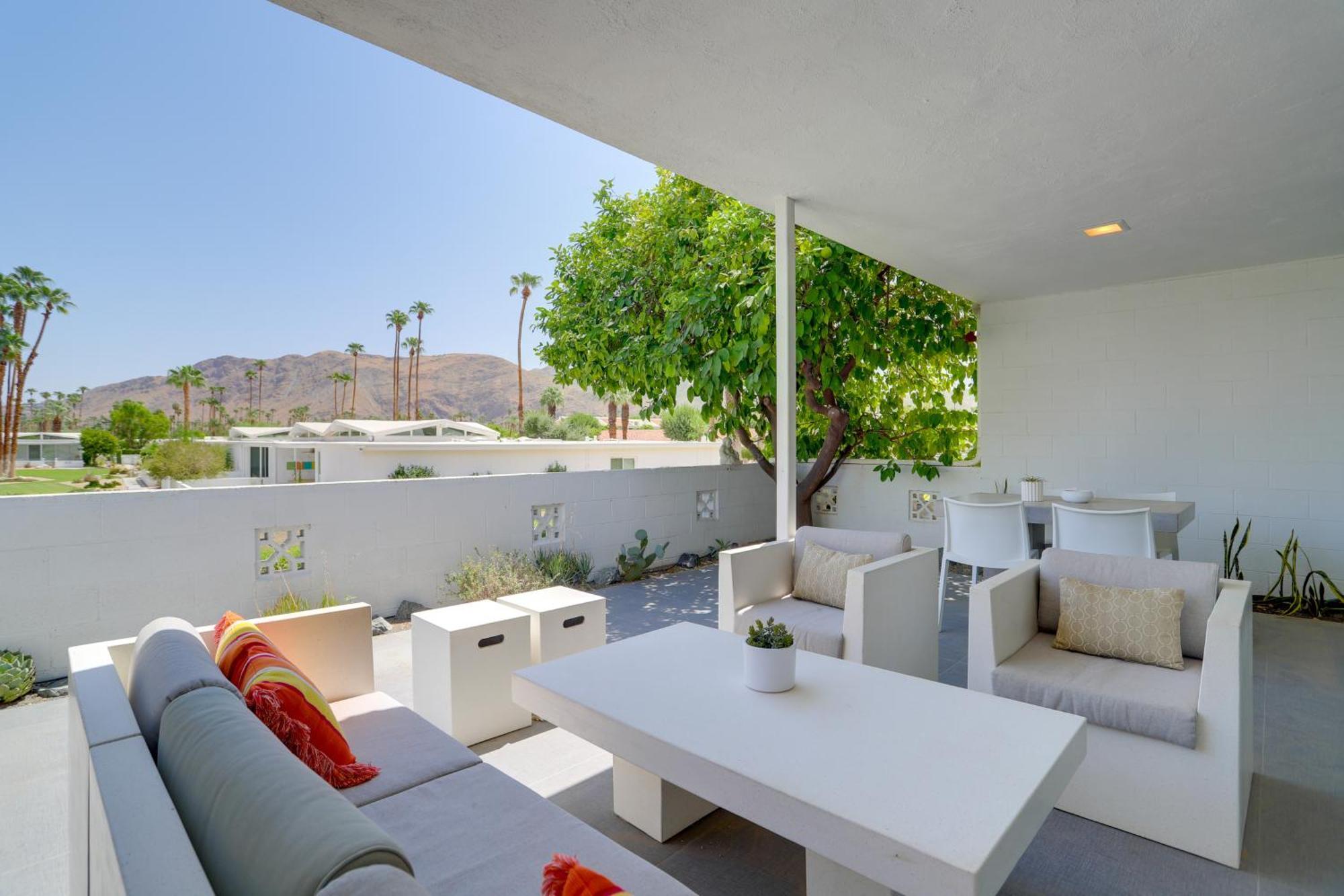 With Pool Access, Mountain Views!