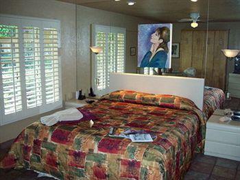 Hotel Desert Paradise - Gay Men's