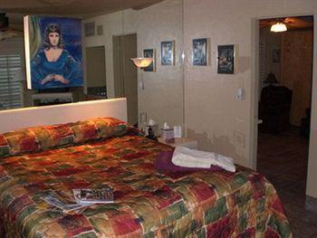 Desert Paradise - Gay Men's Hotel 2*